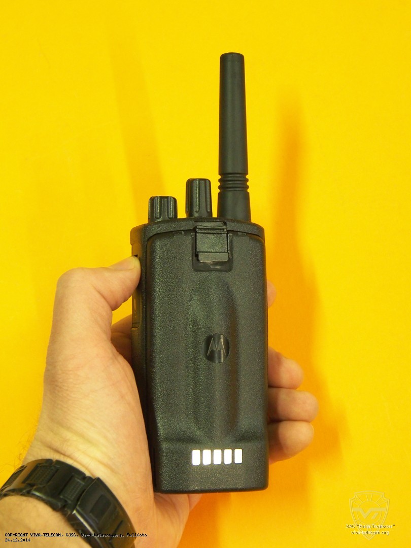   Motorola XT420 