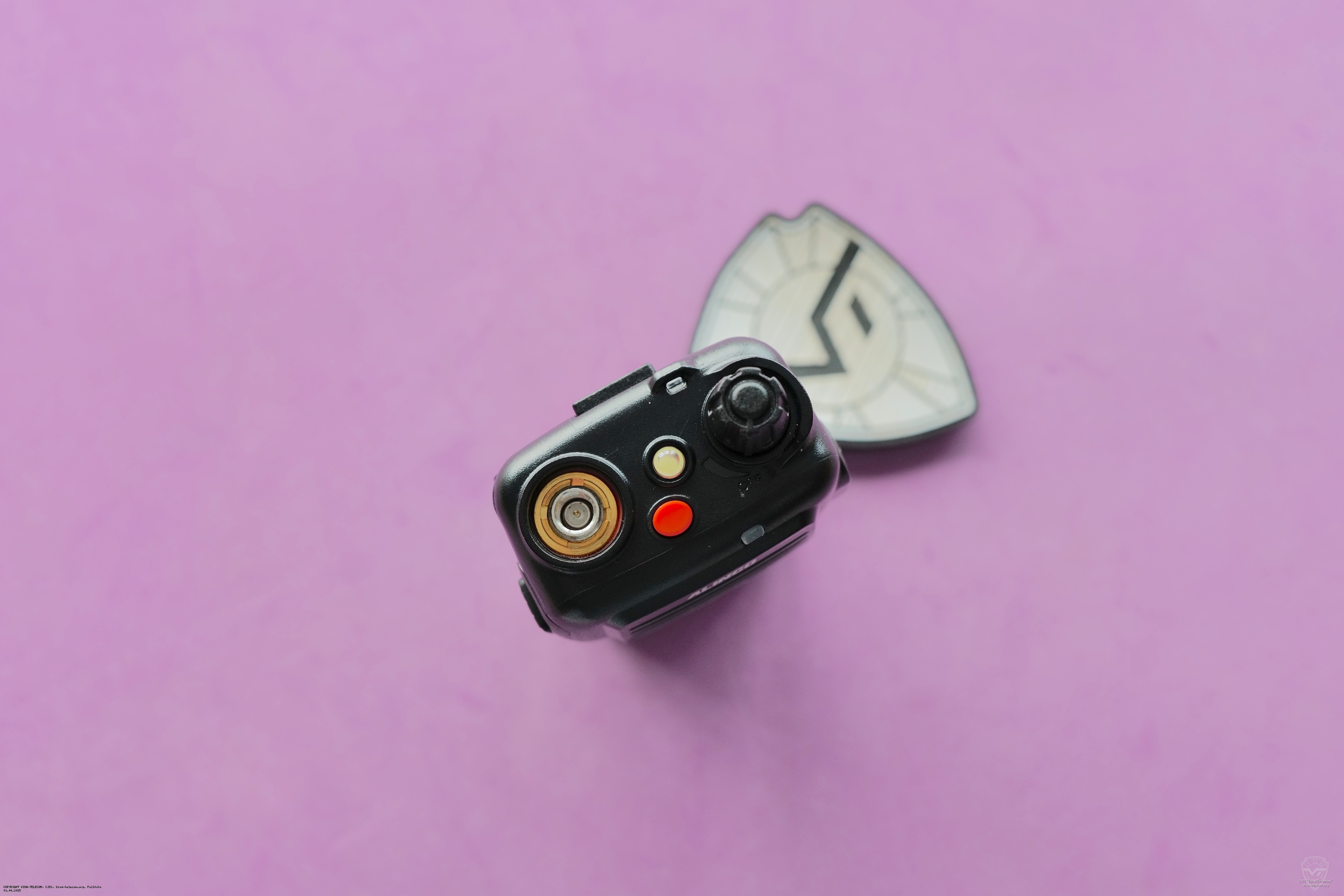 Вид радиостанции Alinco DJ-V17L-N сверху. Alinco DJ-V17L-N Вид радиостанции Alinco DJ-V17L-N сверху