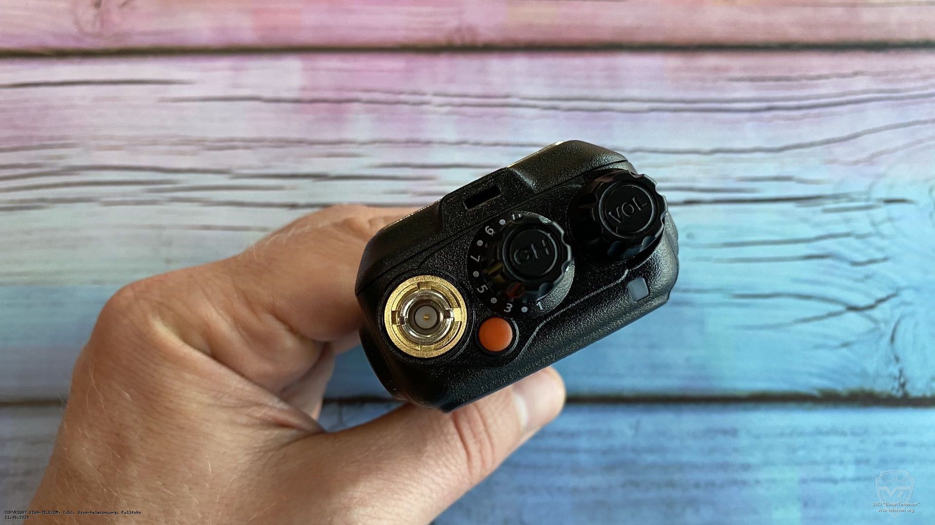 Вид радиостанции Alinco DJ-VX41 сверху. Alinco DJ-VX41 Вид радиостанции Alinco DJ-VX41 сверху