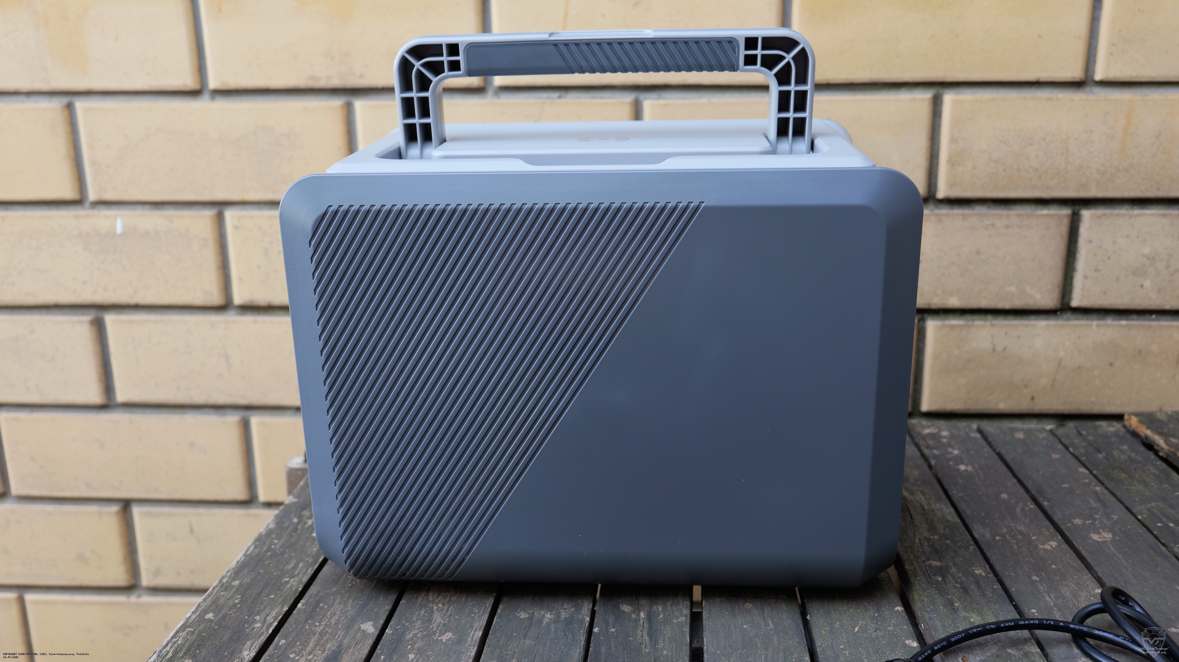 Вид зарядной станции Artelv PSL-1500W сзади. Artelv PSL-1500W Вид зарядной станции Artelv PSL-1500W сзади