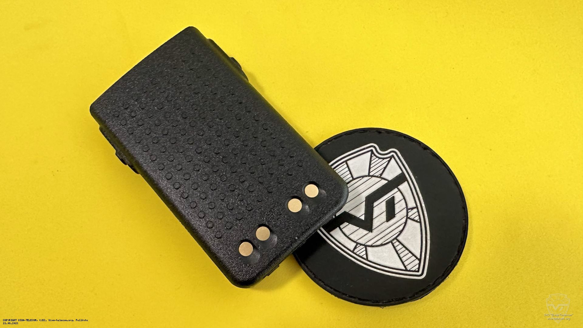 Вид батареи AT-4440 сзади. AT AT-4440 Вид батареи AT-4440 сзади