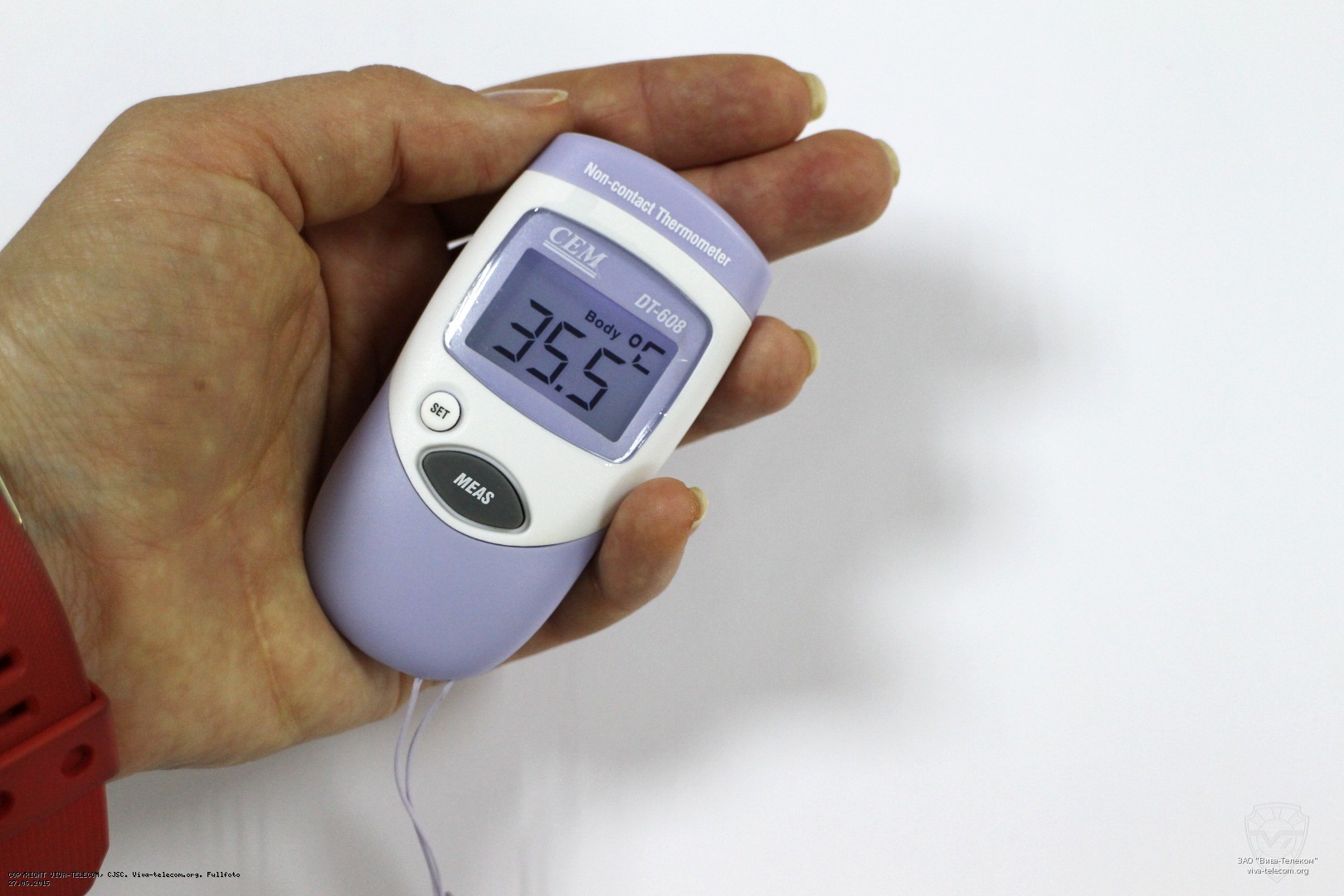 Бесконтактный измеритель температуры человека CEM DT-608. CEM DT-608 Бесконтактный измеритель температуры человека CEM DT-608