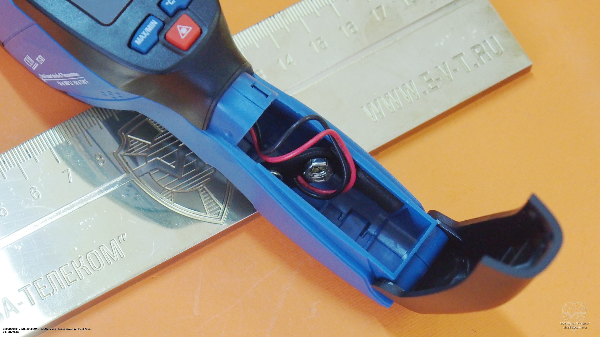 ���������� ����� � ���������� CEM DT-820