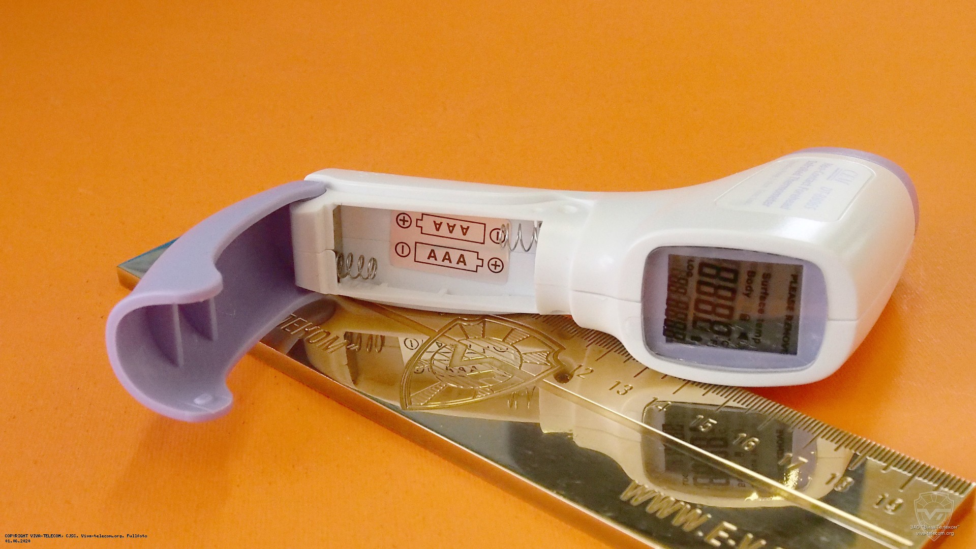 ���������� ����� � ���������� CEM DT-8806S