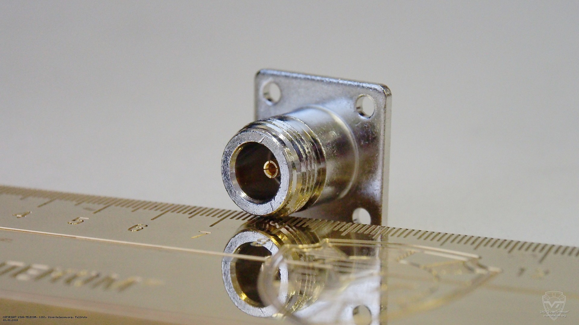 Разъем N (розетка) female, приборный с фланцем, крепление винтами. Multicom Tronic N (f) приборный блок, винты Разъем N (розетка) female, приборный с фланцем, крепление винтами