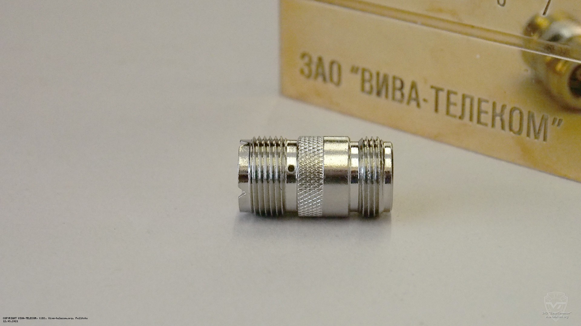 Вид сбоку переходник NU-322. Multicom Tronic UHF (f) - N (f) Вид сбоку переходник NU-322