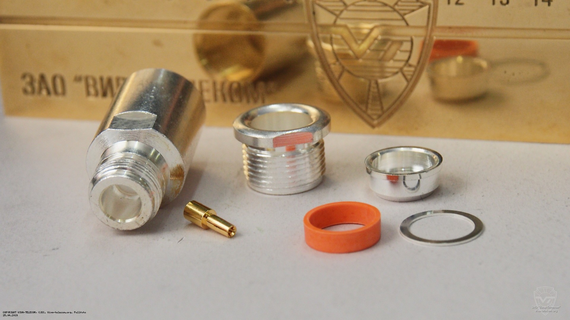 ������ U-212/10D SGT, UHF (female) 10D �����