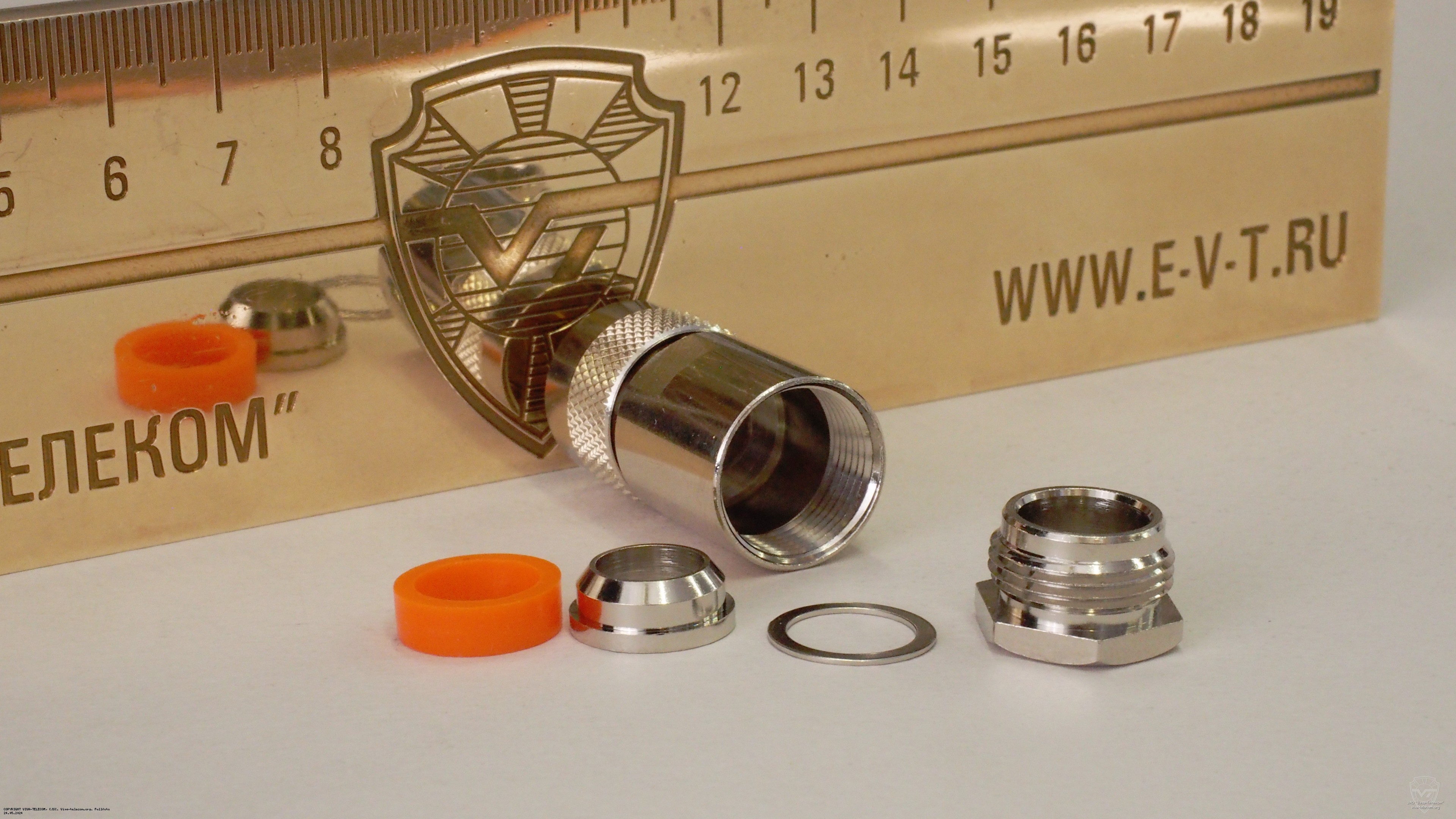 Состав и конструктив разъема U-112B. Multicom Tronic UHF (m) RG8 / RG 213 гайка Состав и конструктив разъема U-112B