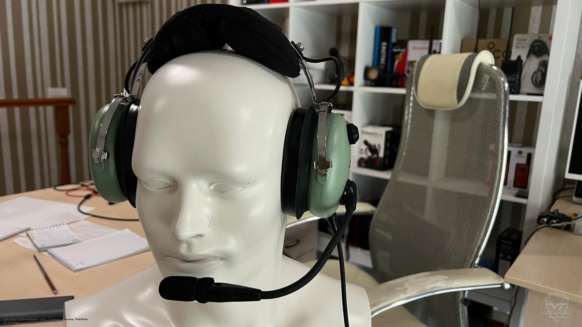 Вид гарнитуры David Clark H10-13.4 на голове. David Clark H10-13.4 Вид гарнитуры David Clark H10-13.4 на голове