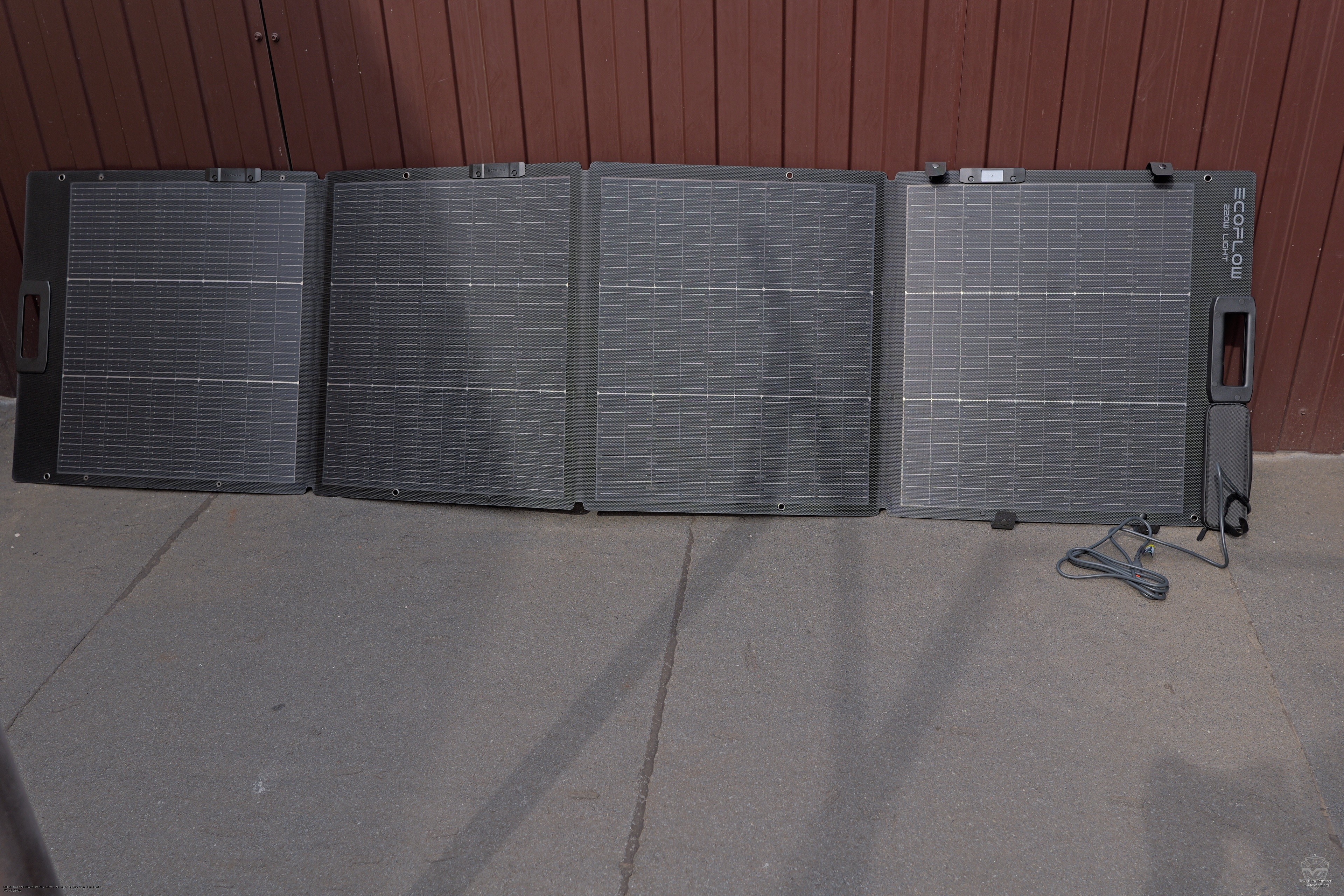 ��� ������ EcoFlow 220W Lightweight � ����������� ����