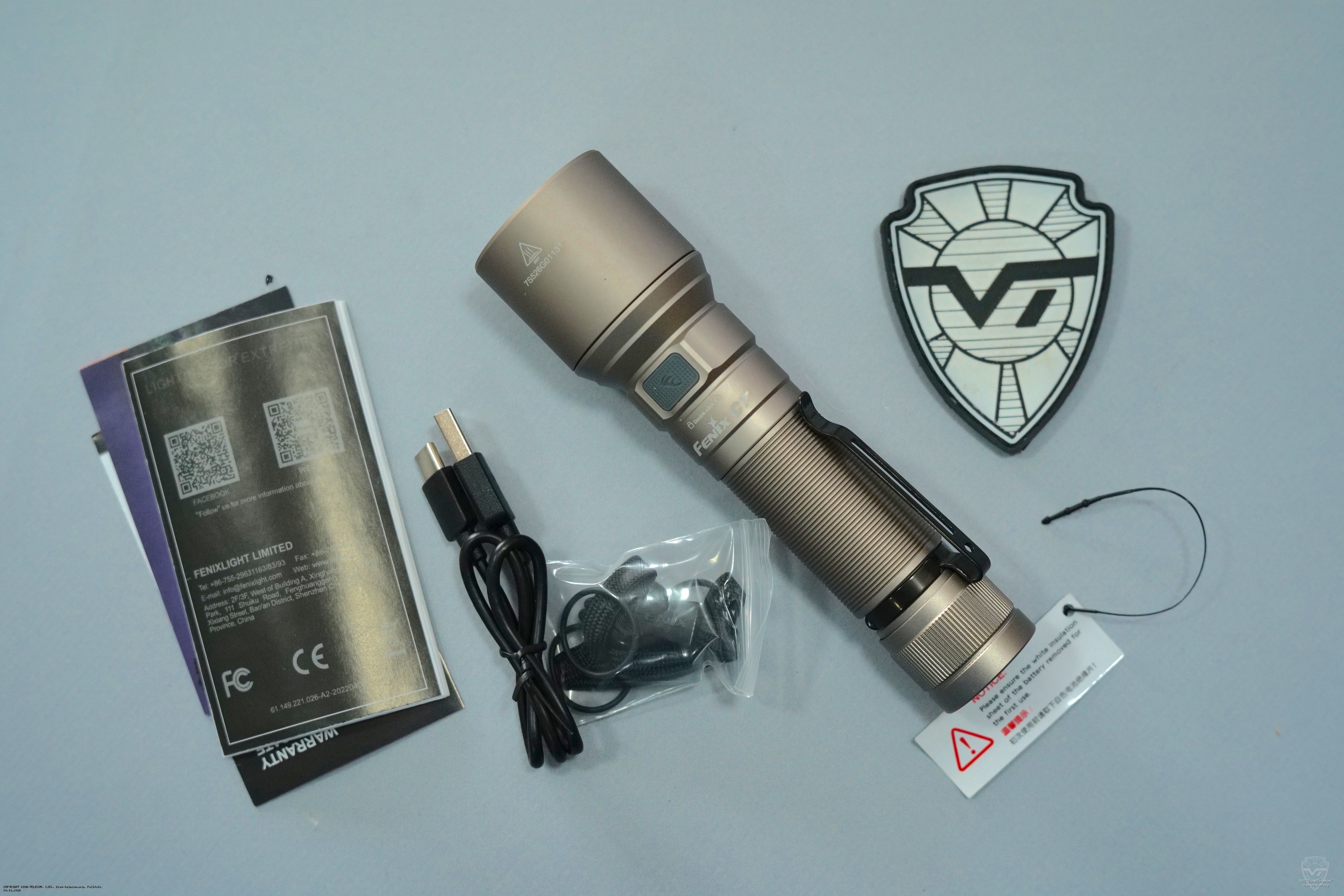 Комплектация фонаря Fenix C7. Fenix C7 Комплектация фонаря Fenix C7