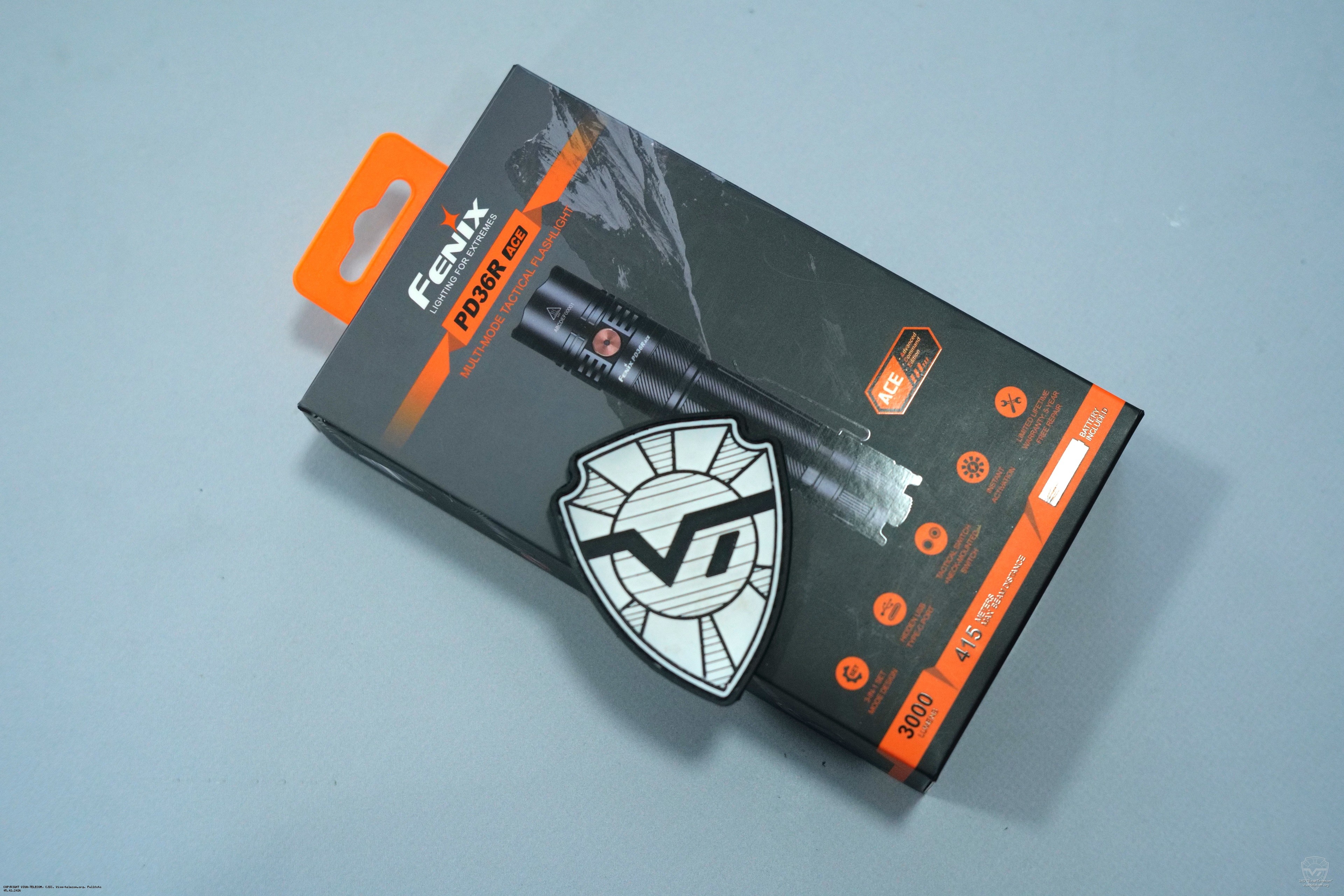 Упаковка фонаря Fenix PD-36R ACE. Fenix PD-36R ACE Упаковка фонаря Fenix PD-36R ACE