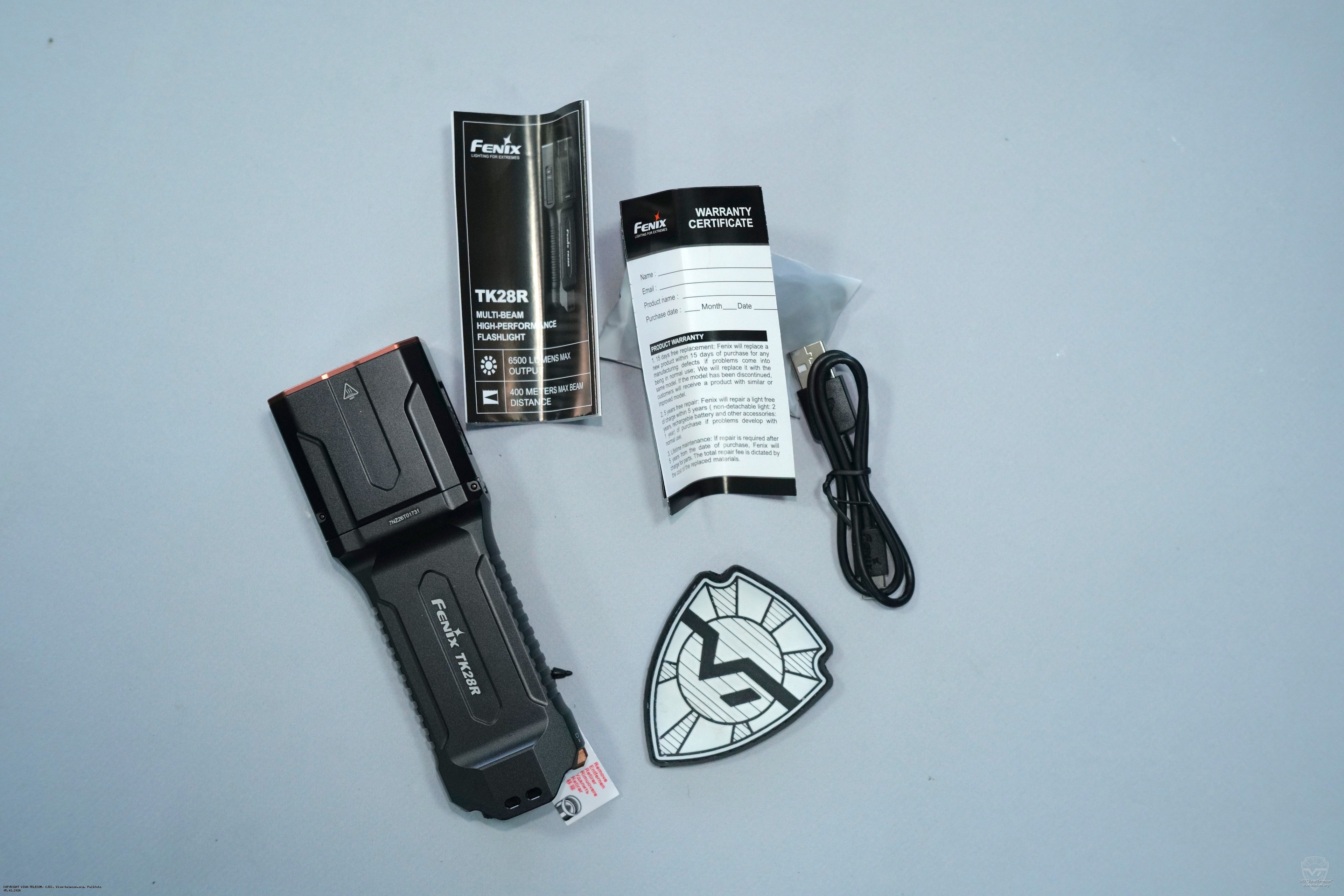 Комплектация фонаря Fenix TK-28R. Fenix TK-28R Комплектация фонаря Fenix TK-28R