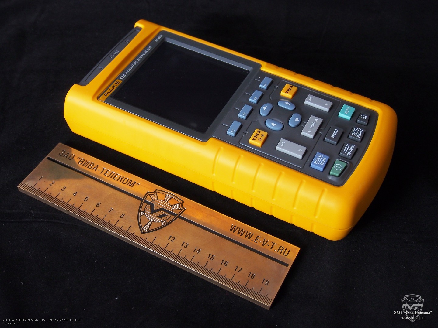 Габариты прибора Fluke 125 | фотография от ЗАО Вива-Телеком