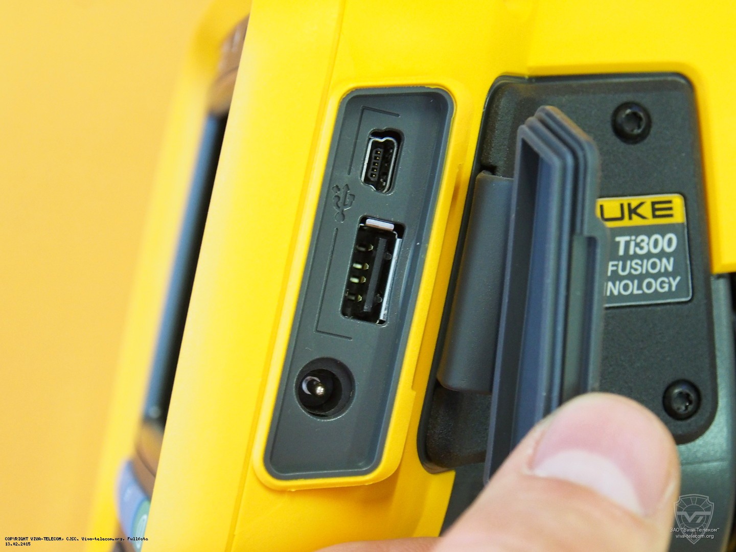 ������ USB ����������� Fluke Ti300