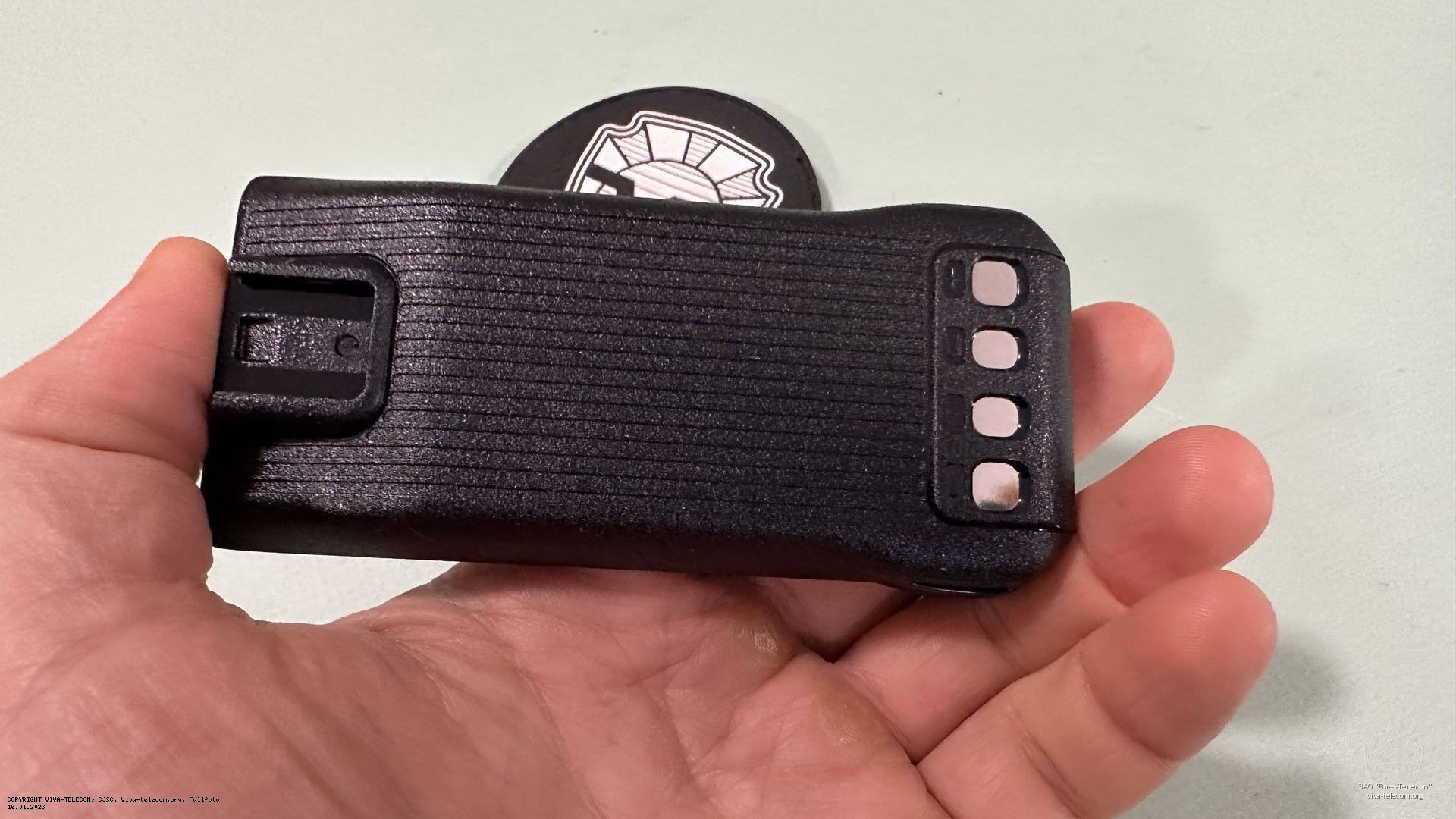 Вид аккумуляторной батареи Hytera BL2204 сзади. Hytera BL2204 Вид аккумуляторной батареи Hytera BL2204 сзади