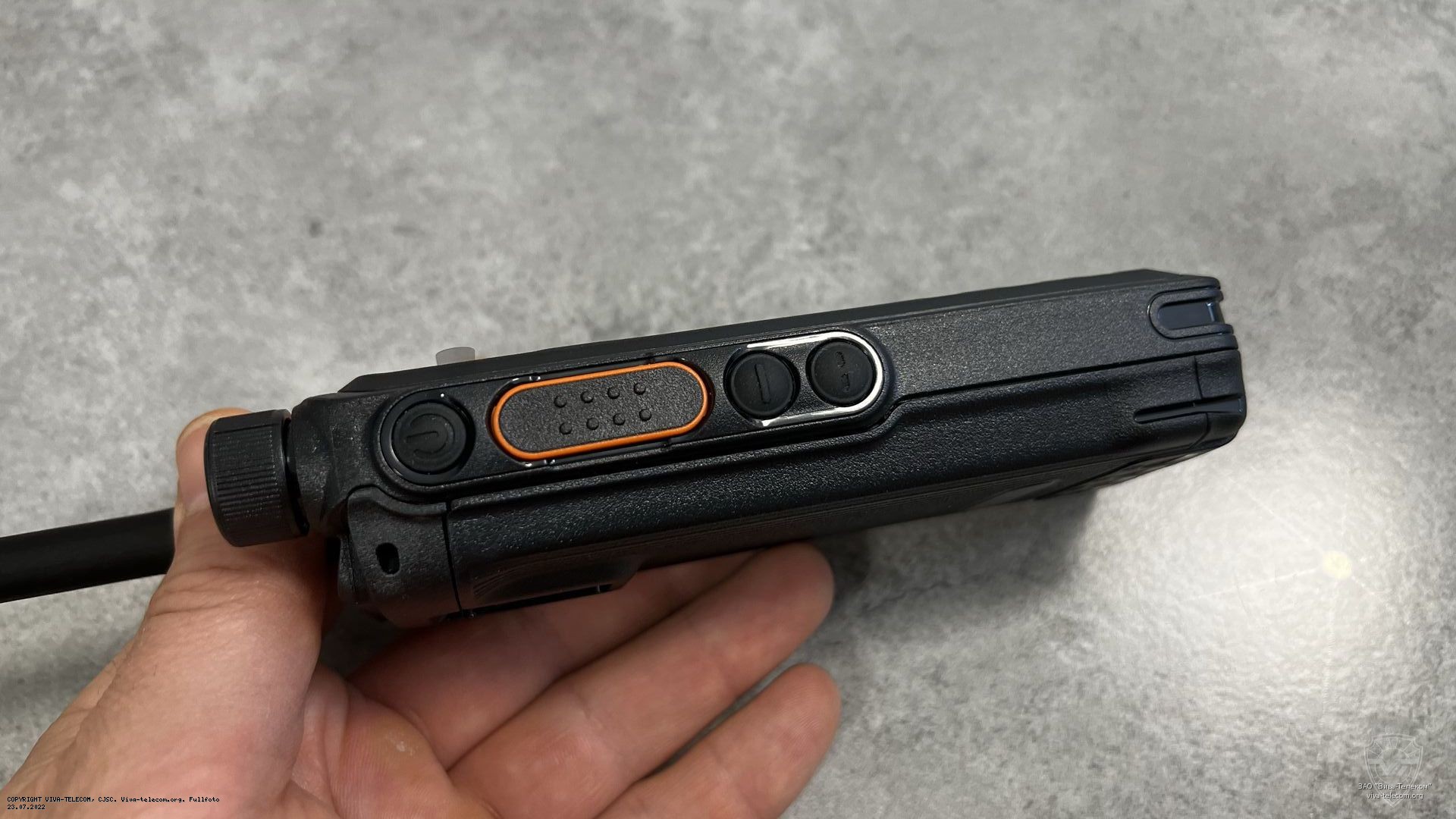 Вид радиостанции Hytera HP-705 слева. Hytera HP-705 Вид радиостанции Hytera HP-705 слева