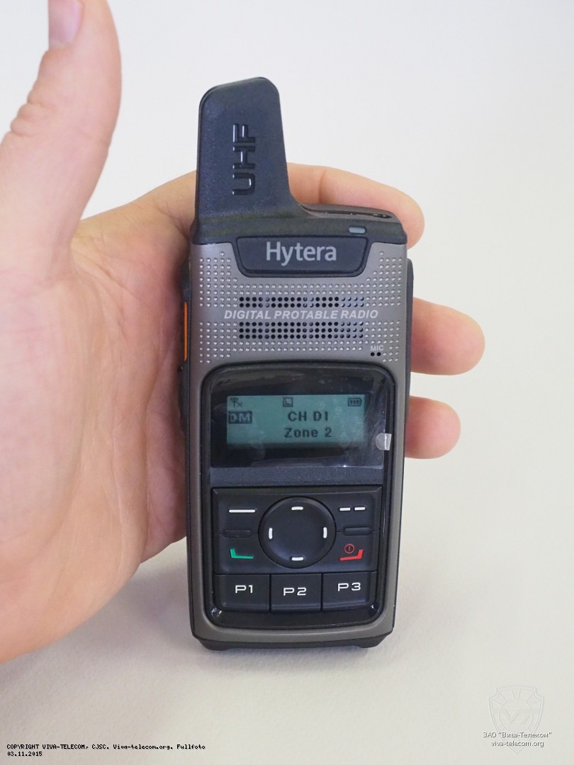 Габариты DMR радиостанции Hytera PD375 | фотография от ЗАО Вива-Телеком