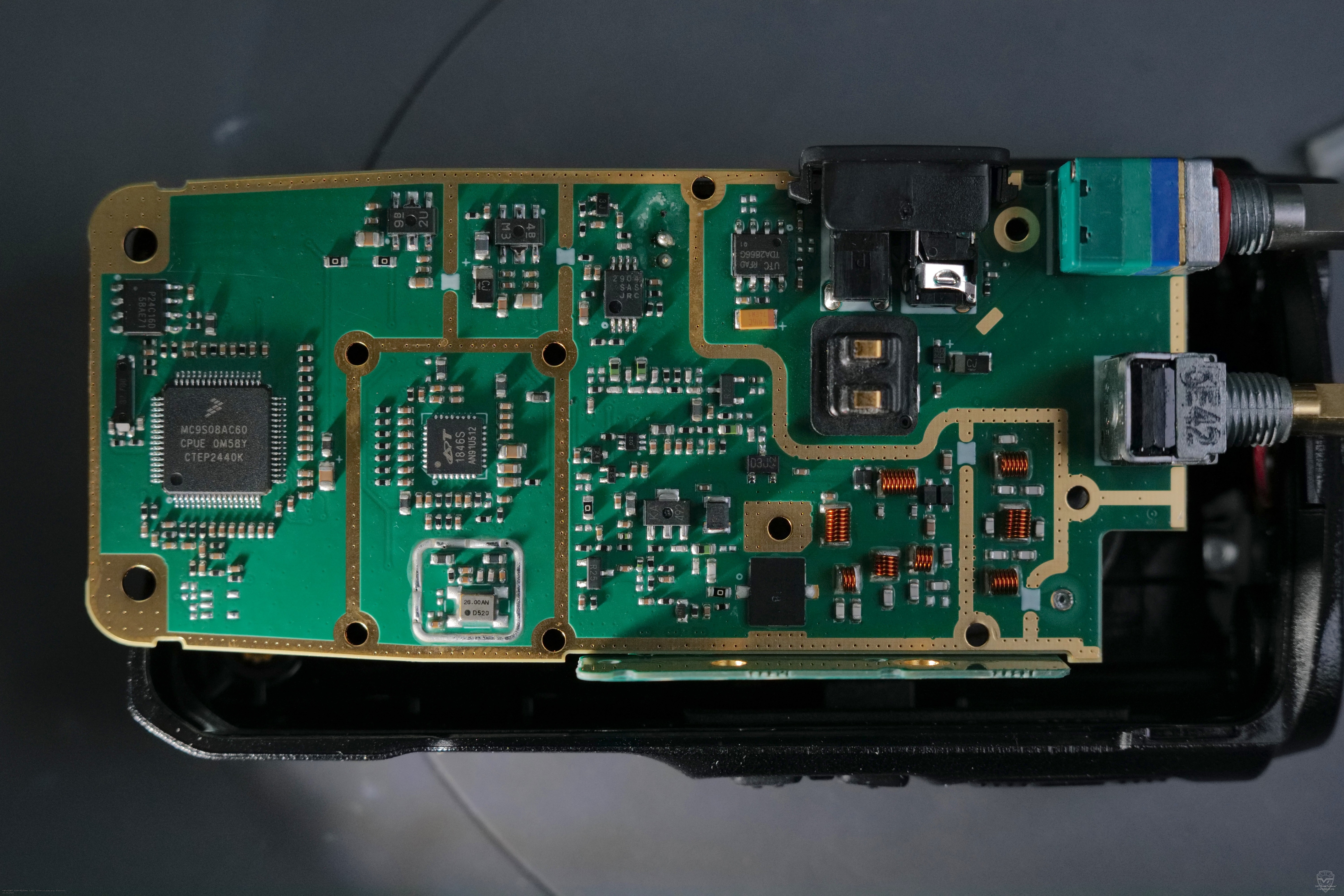 Вид печатной платы радиостанции Hytera TC-508 v2025 сзади. Hytera TC-508 Вид печатной платы радиостанции Hytera TC-508 v2025 сзади