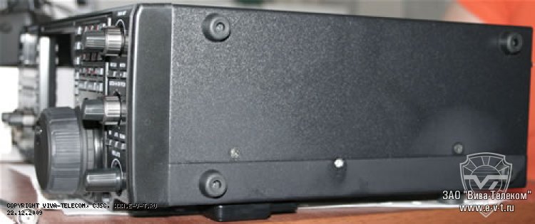 ICOM Ic-756PRO3. Вид сбоку.. Icom IC-756 PRO3 ICOM Ic-756PRO3. Вид сбоку.