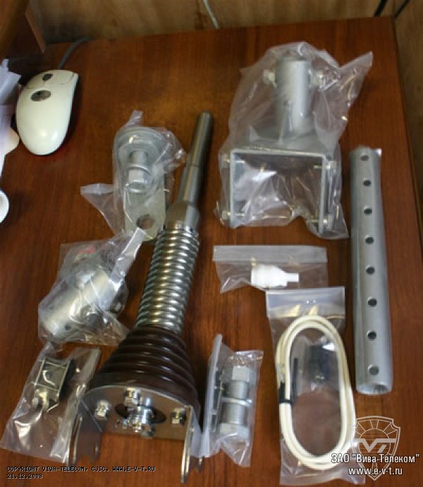 �� ������������� ������� Icom AH-2B