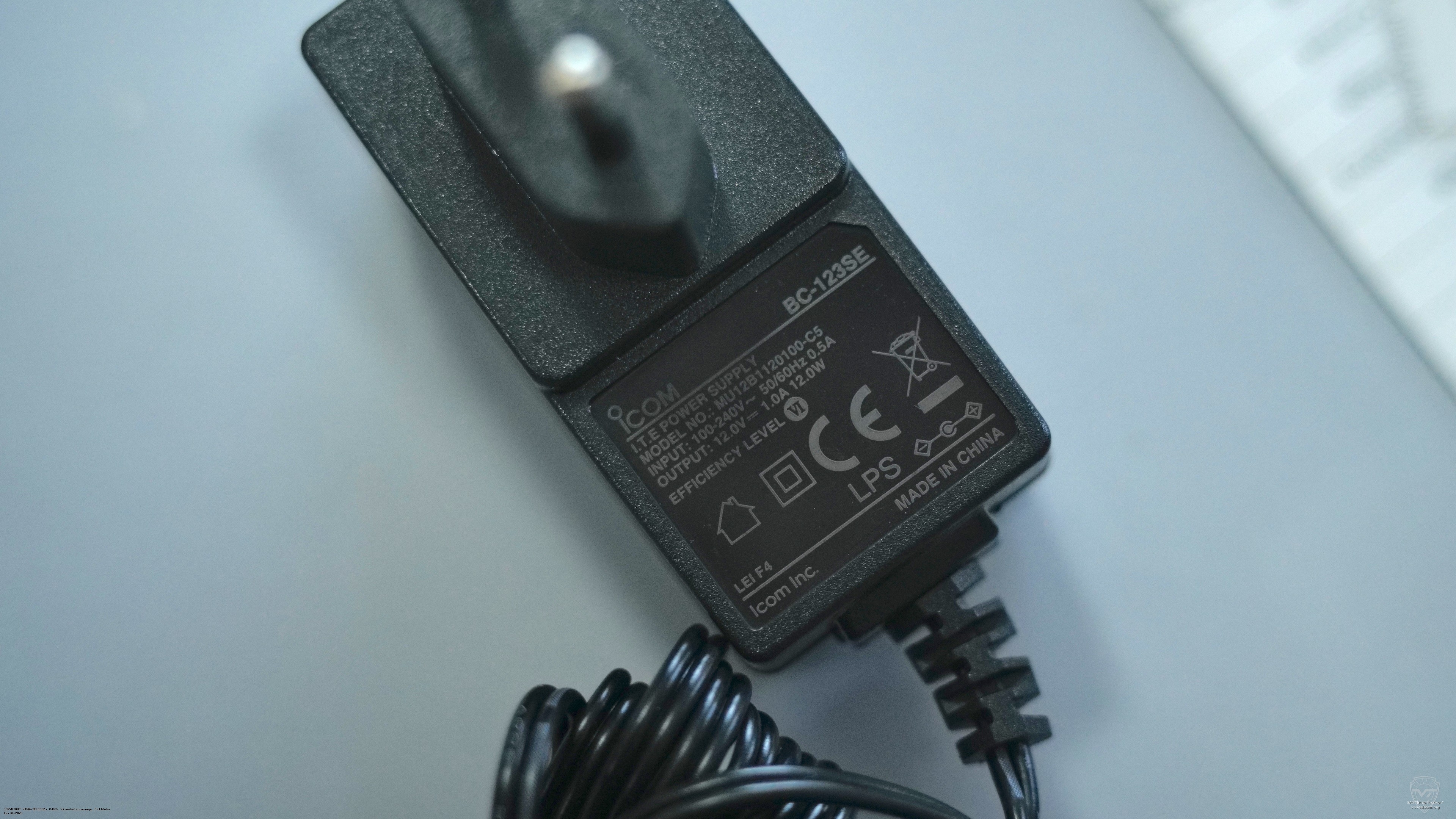 ��������� �������� �������� �� Icom BC-223