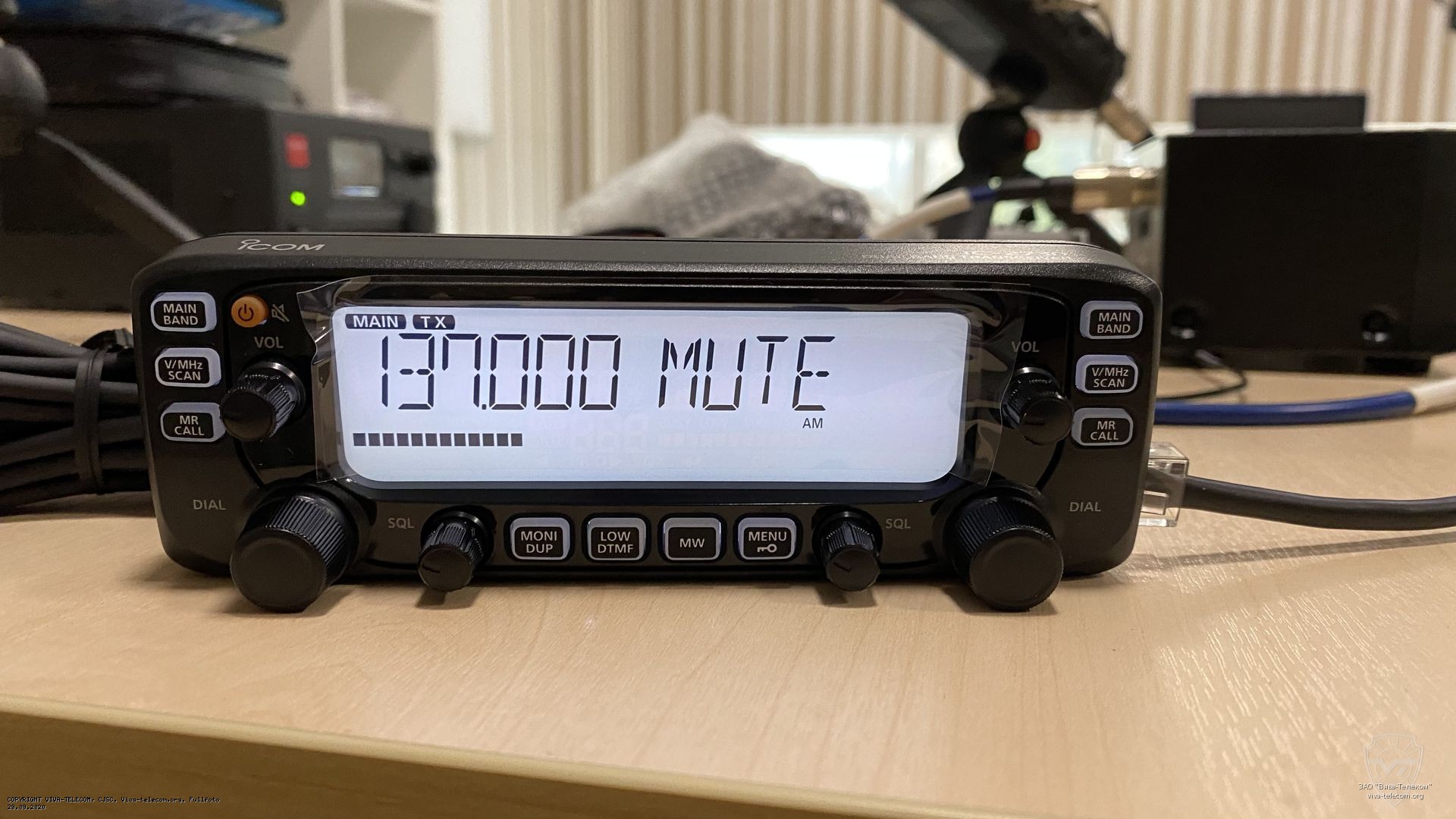 ����� �������� ������������ Icom IC-2730