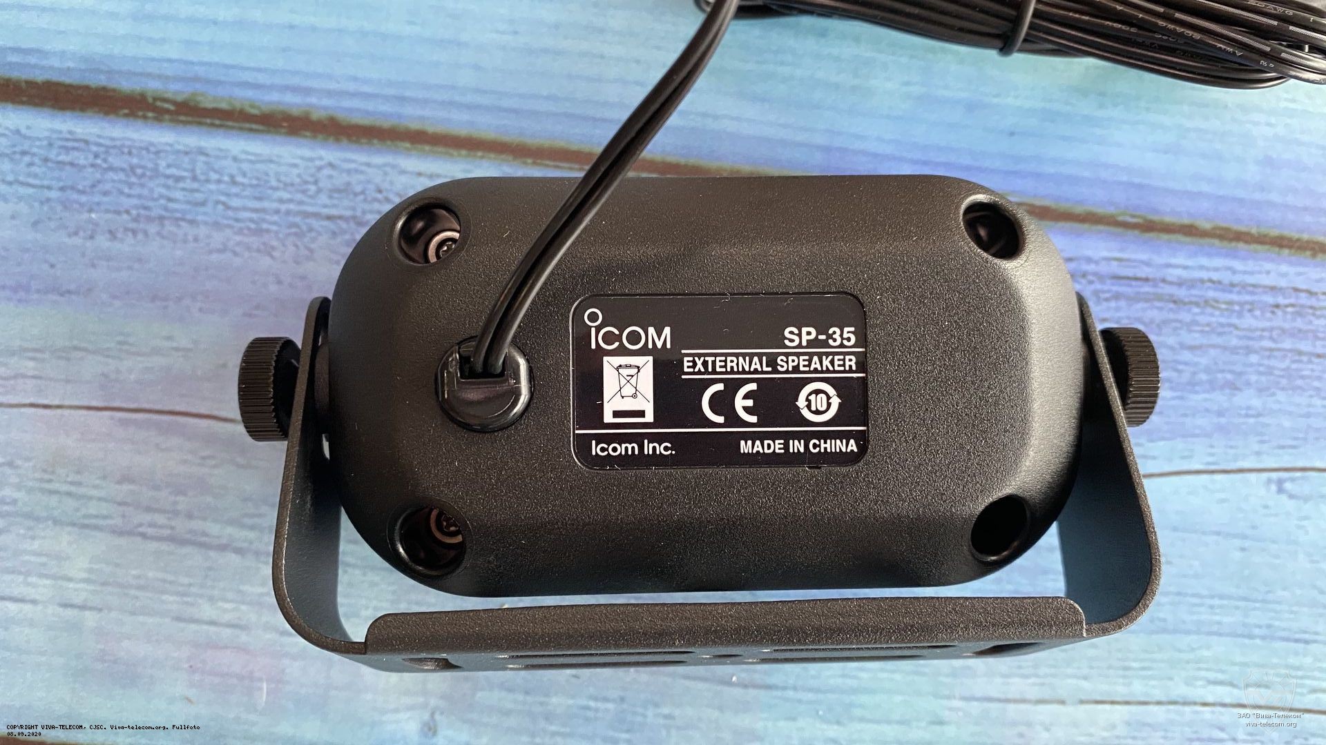 Вид спикера Icom SP-35 сзади. Icom SP-35 Вид спикера Icom SP-35 сзади