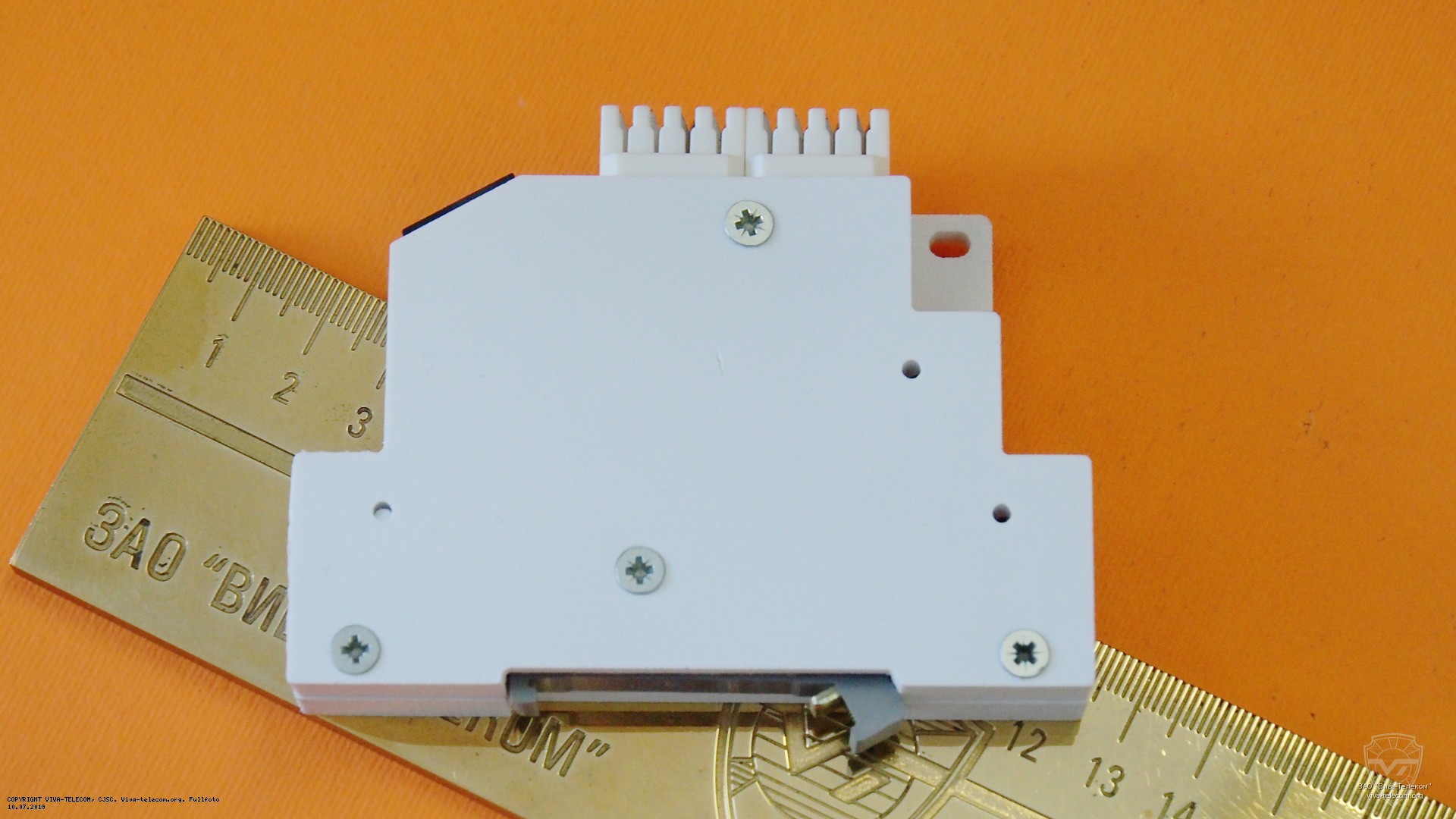 Вид сзади на корпус DIN грозозащиты. Информационные системы РГ4GPoE-1DIN Вид сзади на корпус DIN грозозащиты