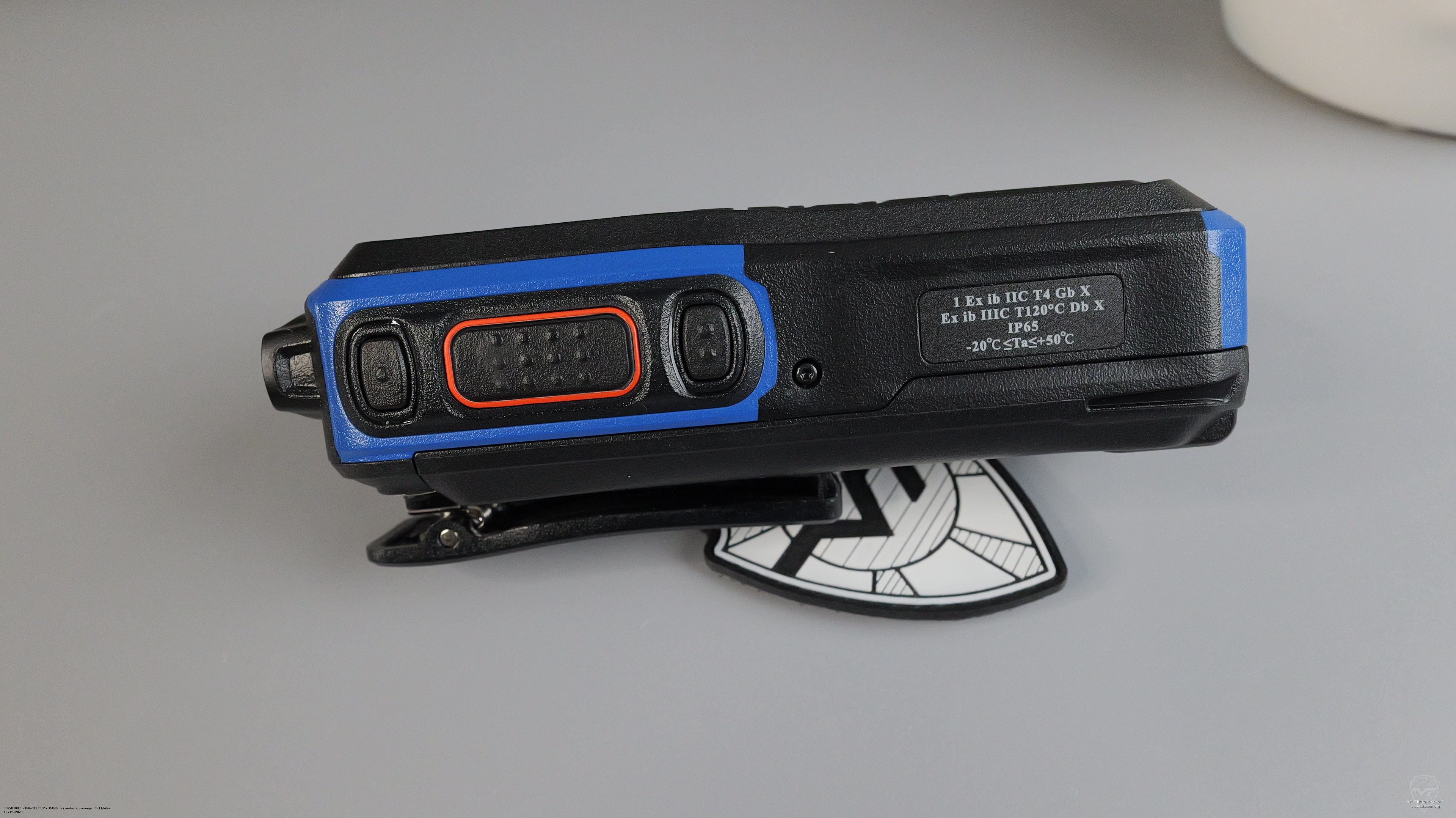 Вид радиостанции Kirisun DP-815-EX слева. Kirisun DP-815-EX Вид радиостанции Kirisun DP-815-EX слева