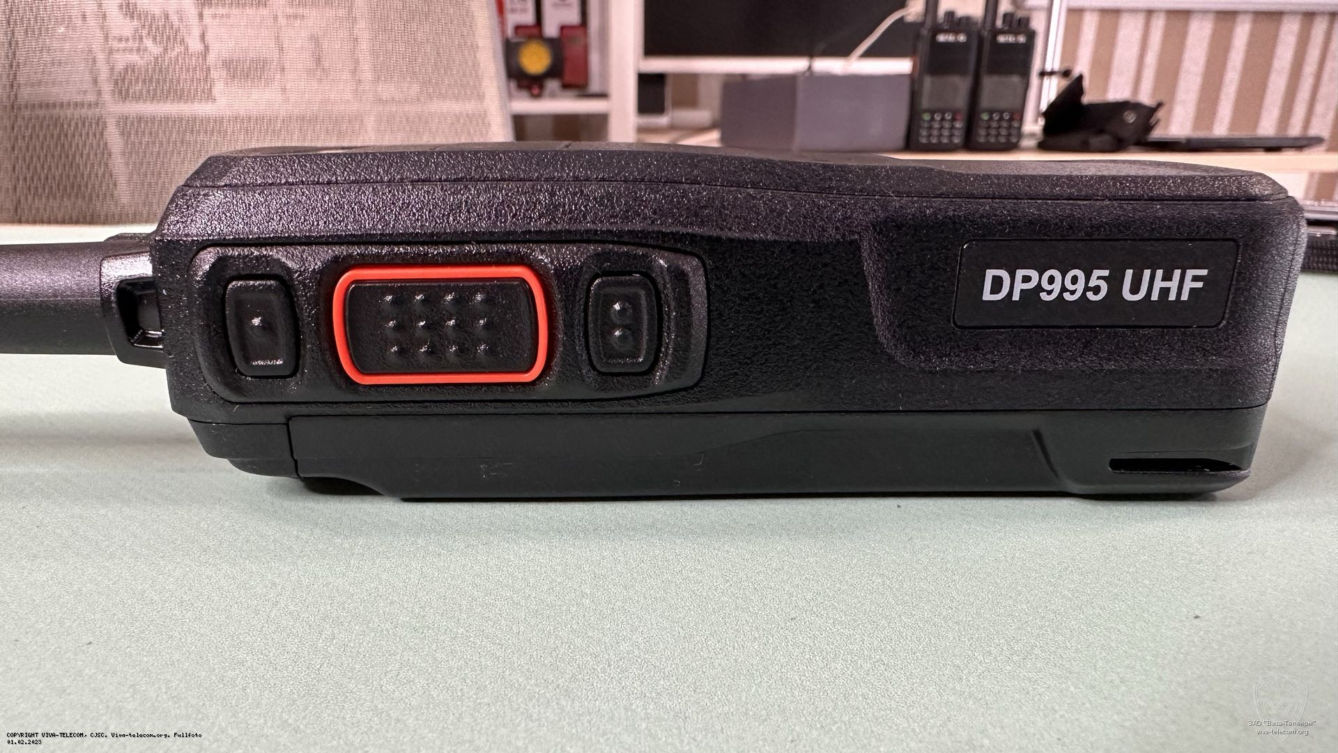 Вид радиостанции Kirisun DP995 слева. Kirisun DP995 Вид радиостанции Kirisun DP995 слева