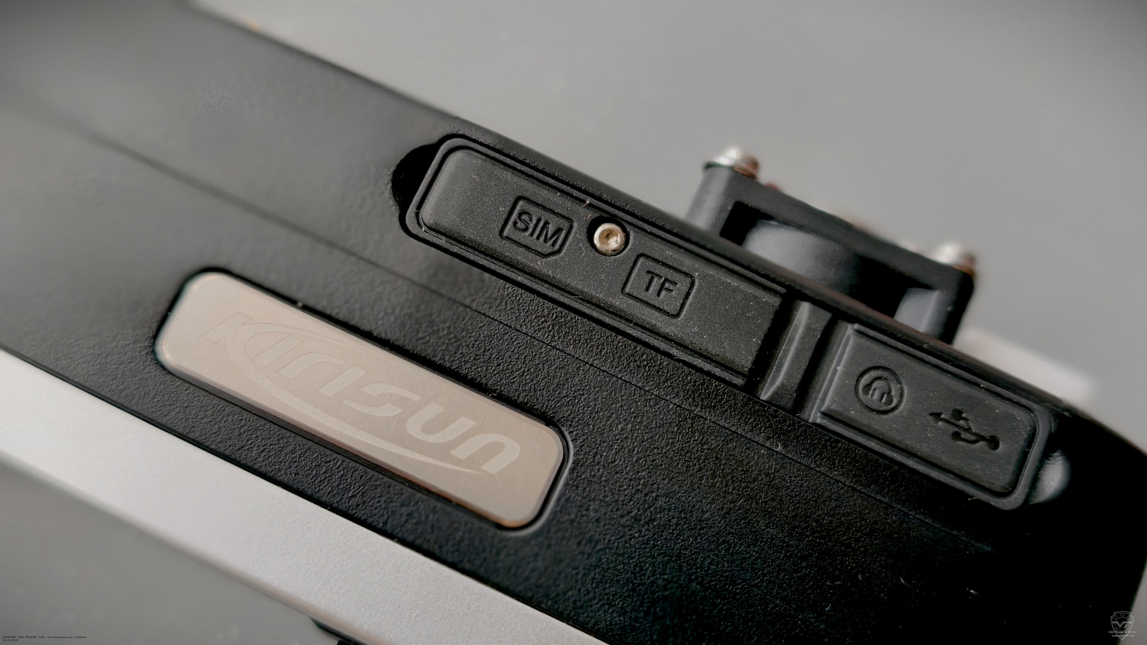 ��������� SIM ����� � ������������ Kirisun M50