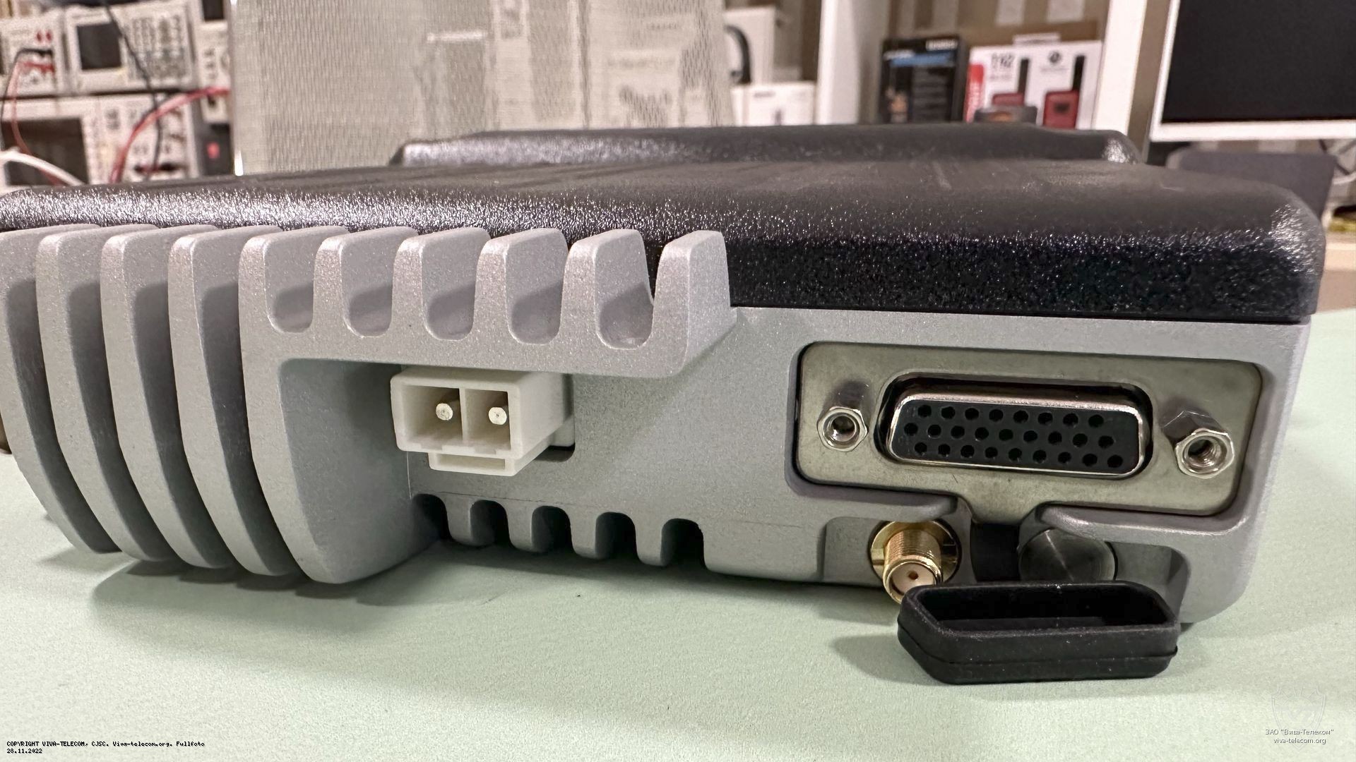 Вид сзади радиостанции Kirisun TM840. Hikmicro M10 Вид сзади радиостанции Kirisun TM840