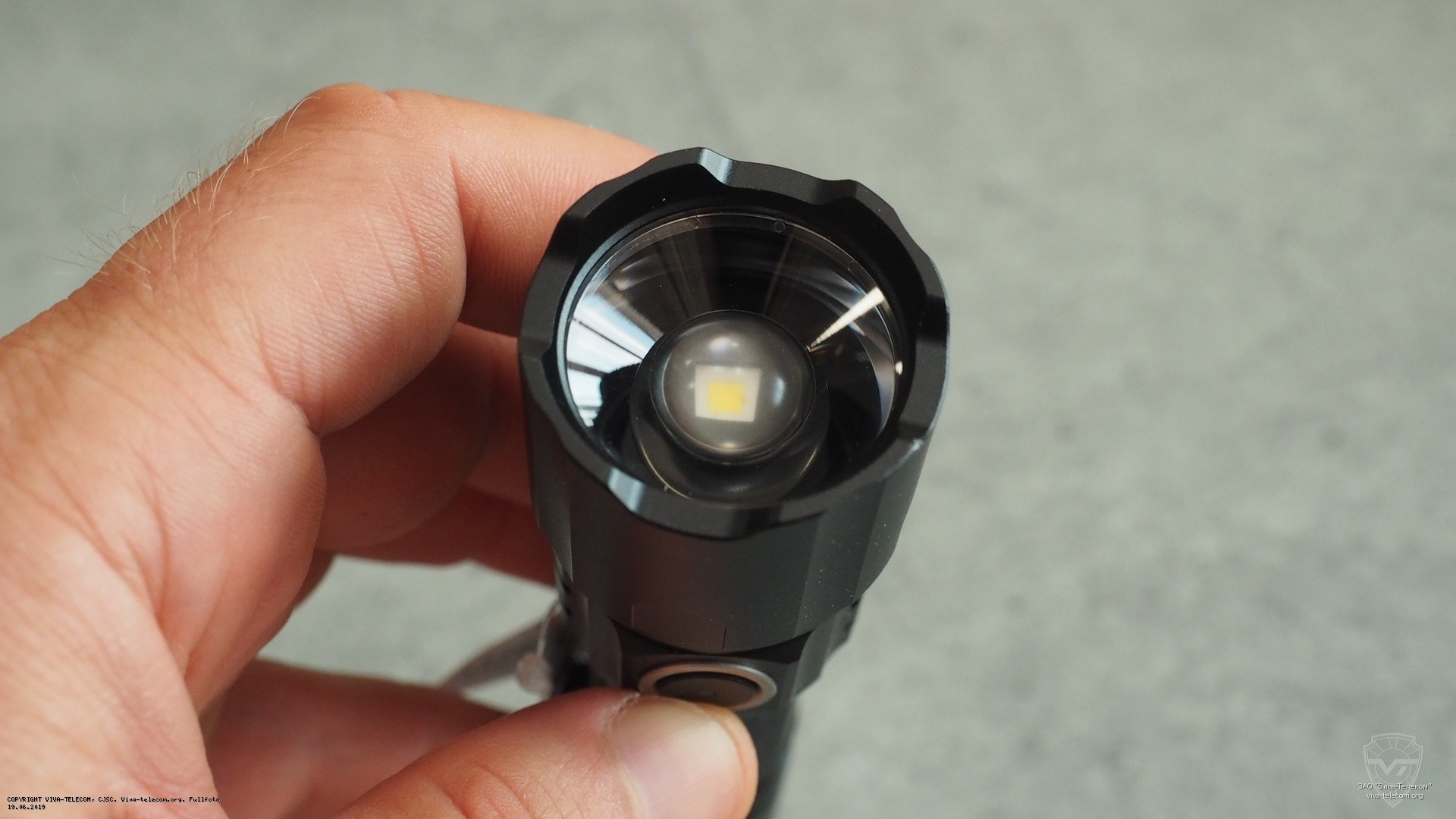 Фонарь с изменяемой фокусировкой луча - Klarus FX10. Klarus FX10 Фонарь с изменяемой фокусировкой луча - Klarus FX10