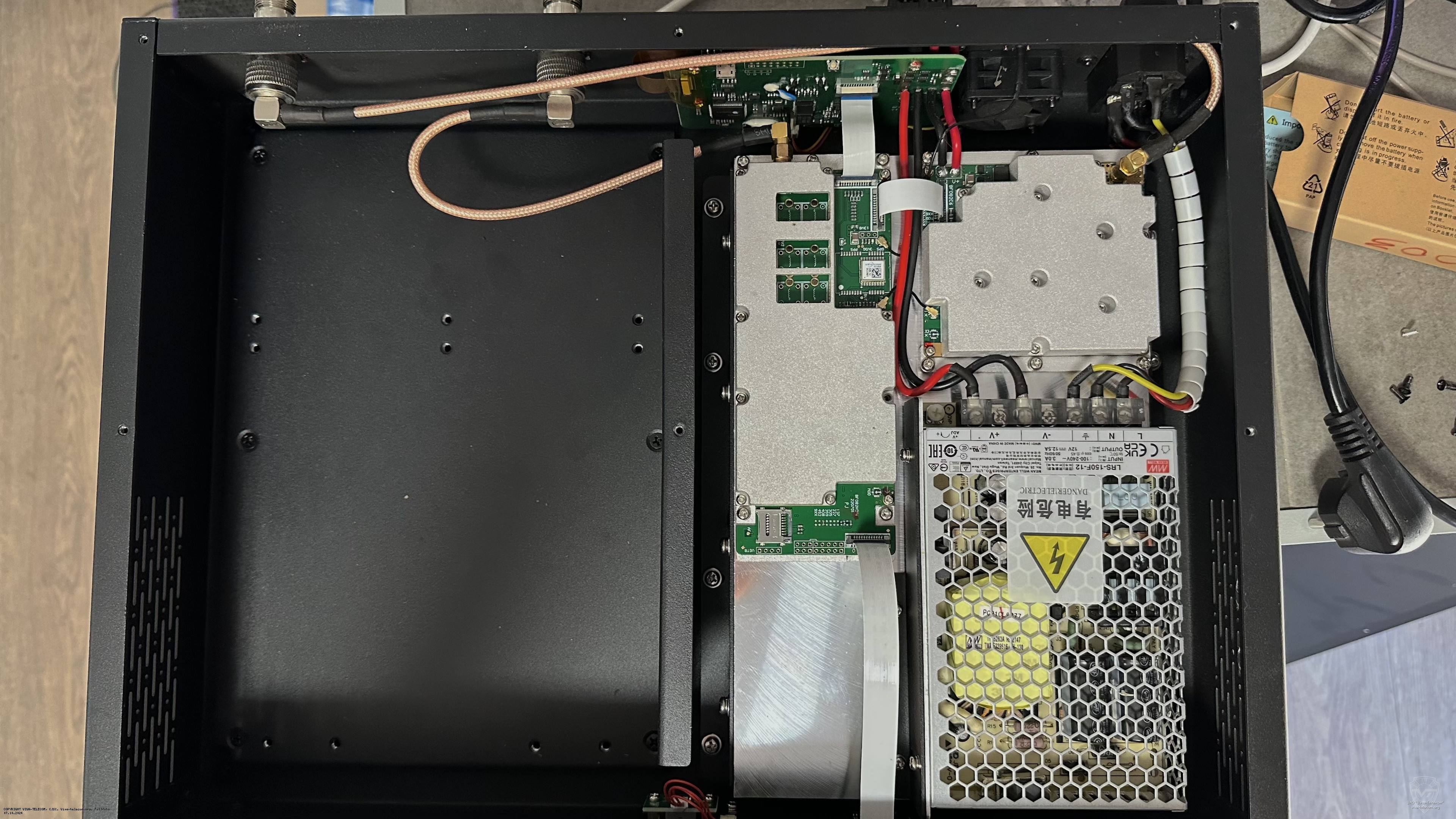 Вид ретранслятора Lira DR3000 внутри. Lira DR3000 Вид ретранслятора Lira DR3000 внутри