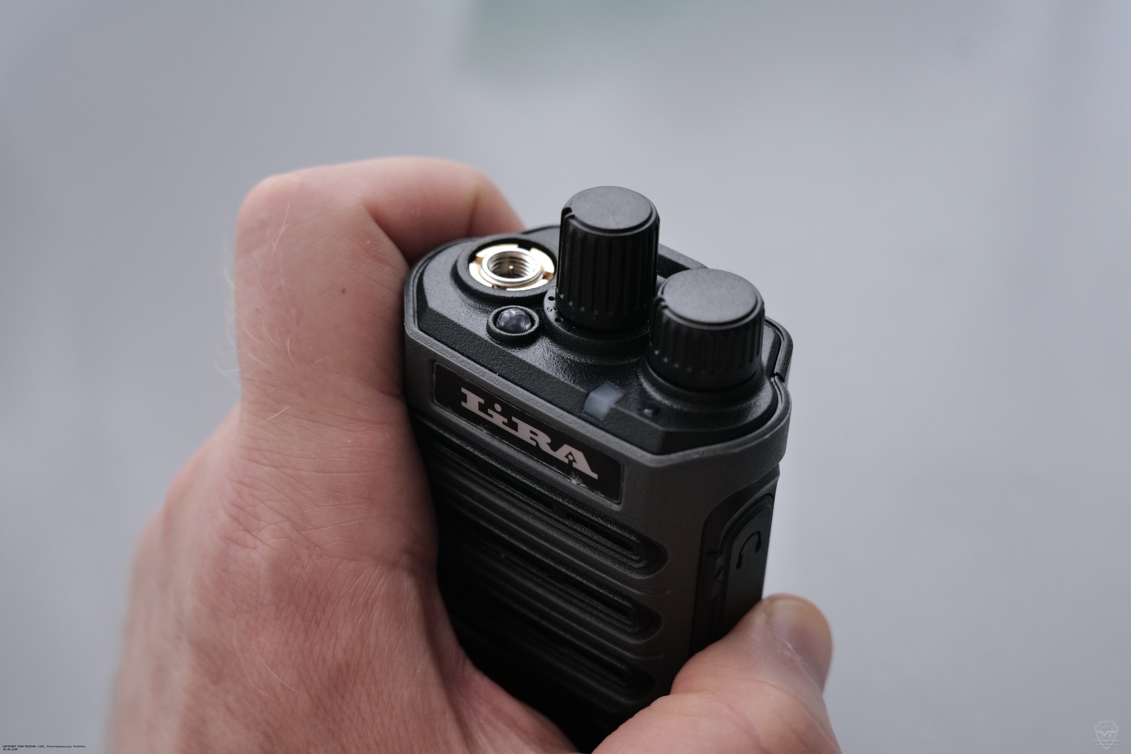 Вид радиостанции Lira P-128L сверху. Lira P-128L Вид радиостанции Lira P-128L сверху