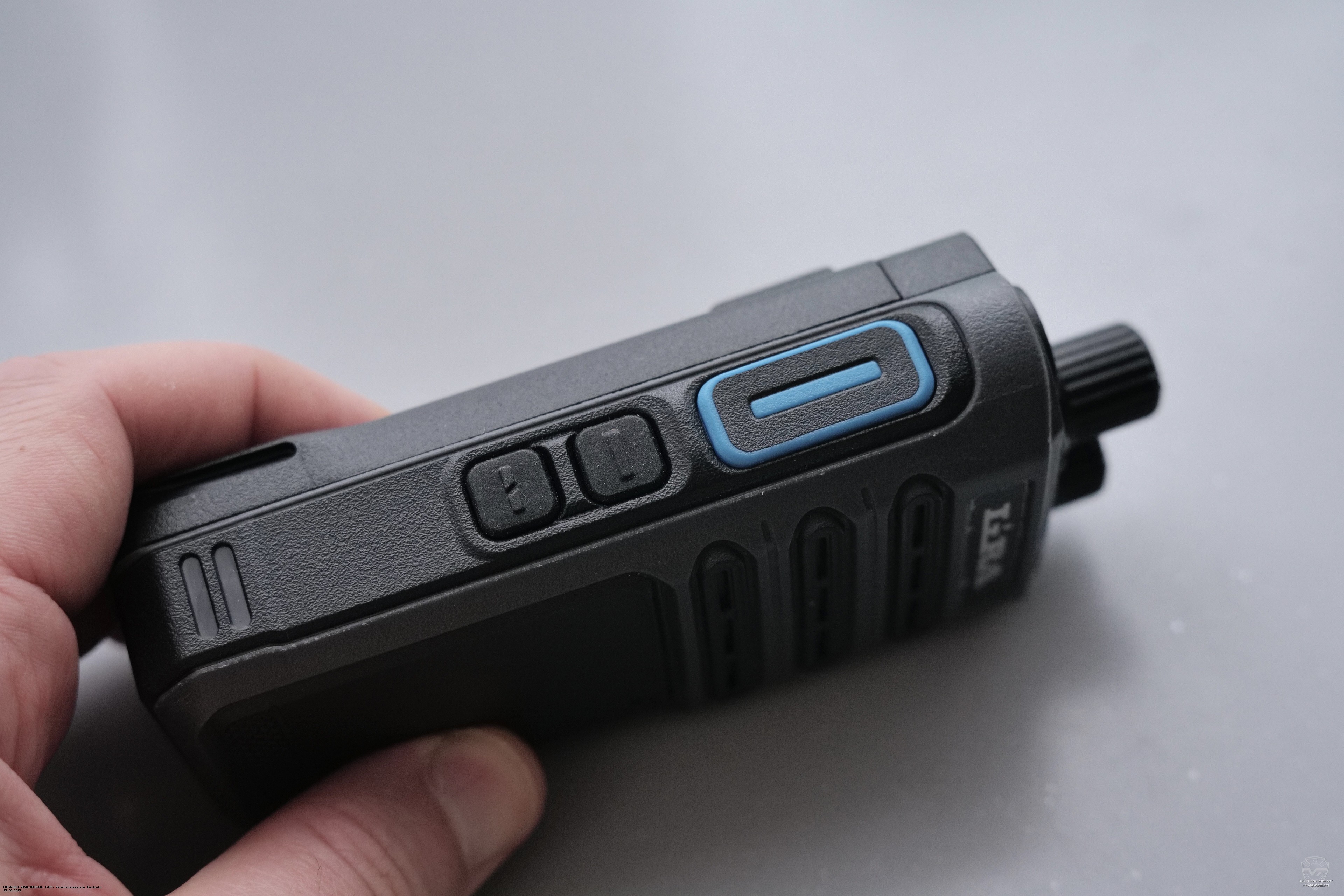 Вид радиостанции Lira P-128L слева. Lira P-128L Вид радиостанции Lira P-128L слева