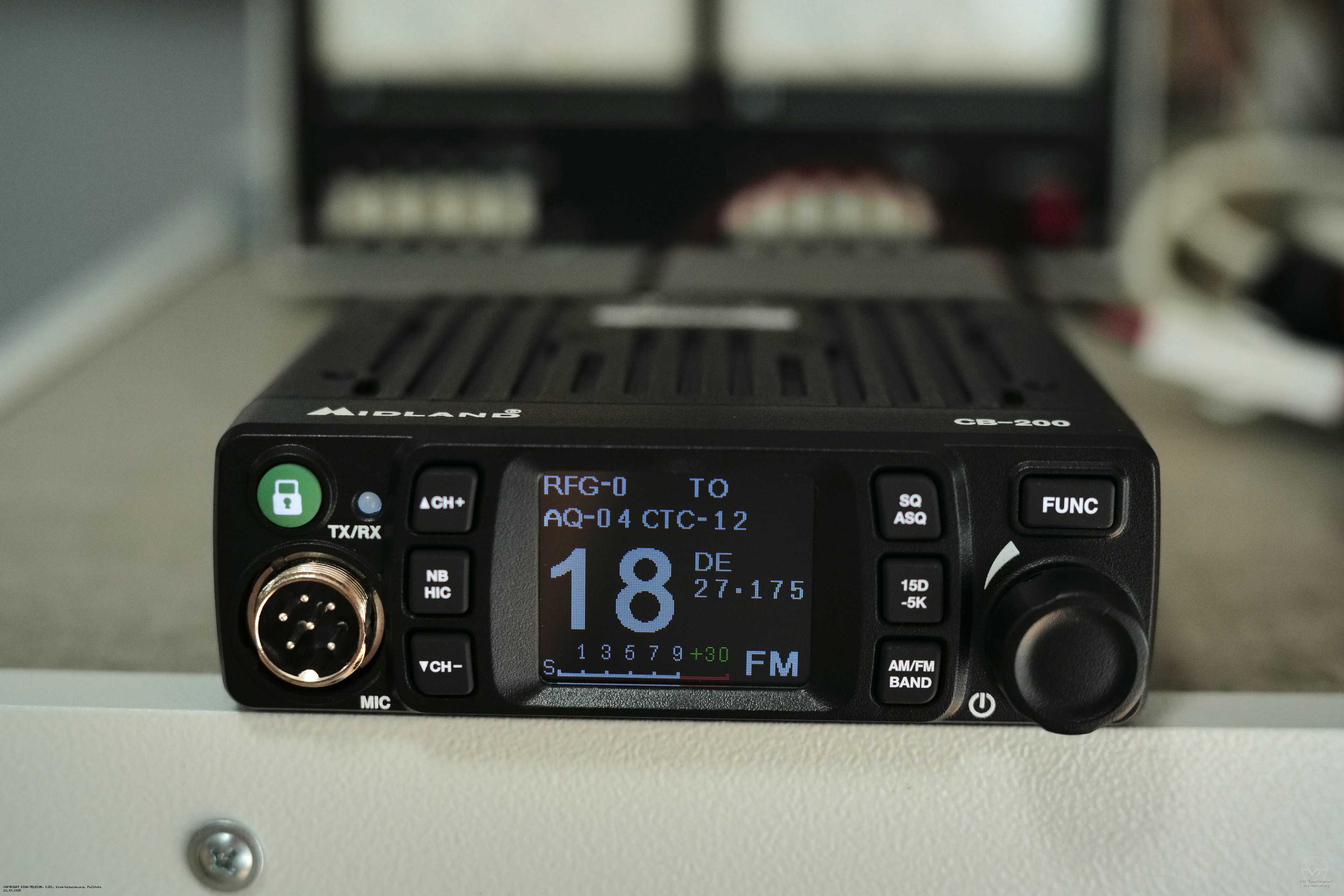 ���� ������������ Midland CB-200