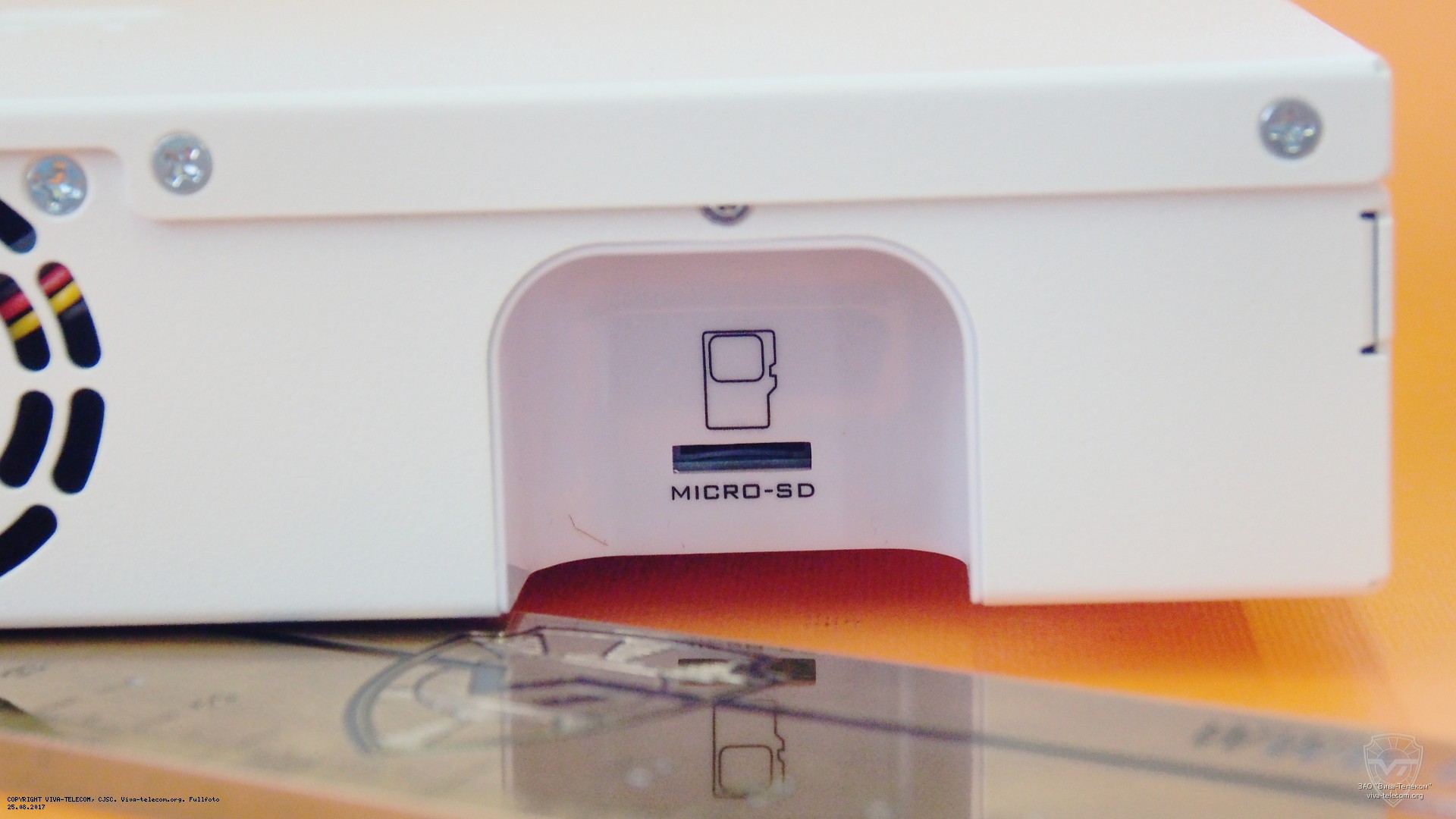 Micro-SD       Mikrotik CCR1009-7G-1C-1S+