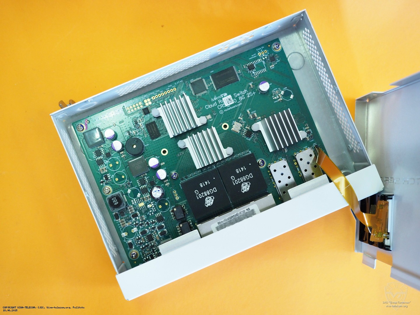 ���������� MikroTik CRS210-8G-2S+IN, �����