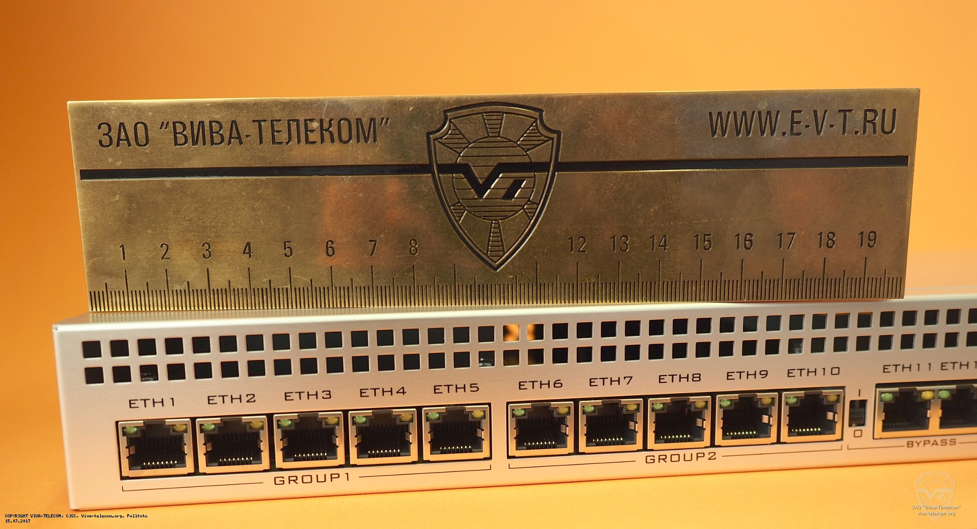 ������� ����� �������������� MikroTik RB1100AHx4 Dude Edition