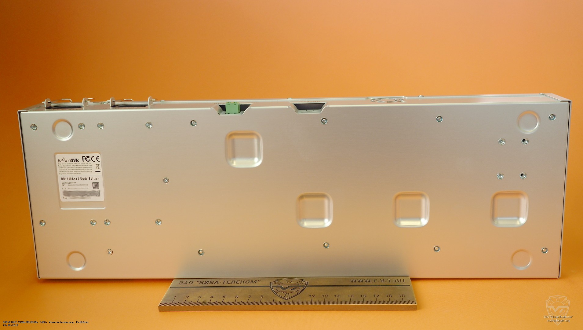 ������ ����� ������� �������������� Mikrotik RB1100AHx4 Dude Edition