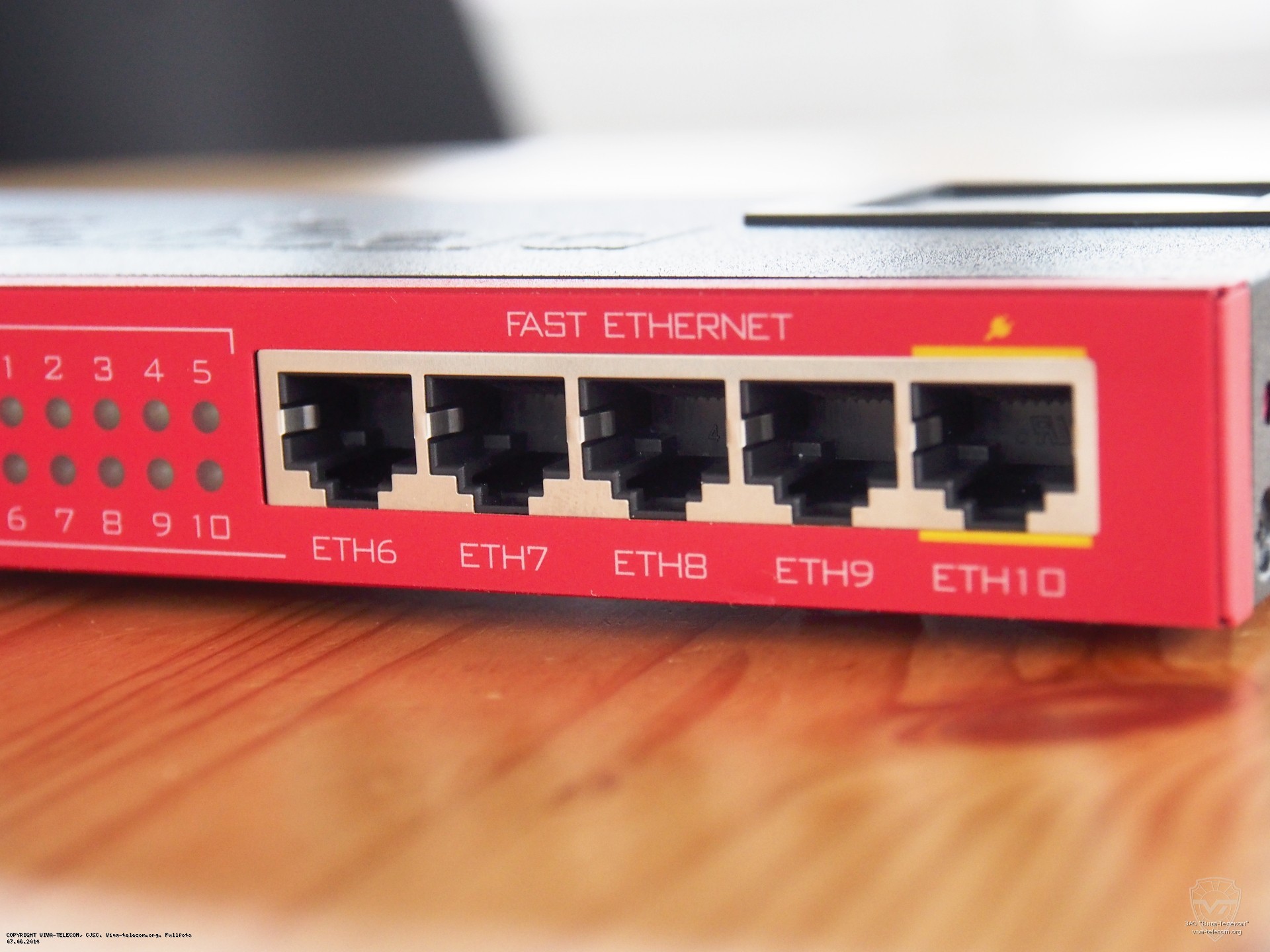 ������ ����� �������� ������ Mikrotik RouterBOARD RB2011UiAS-IN