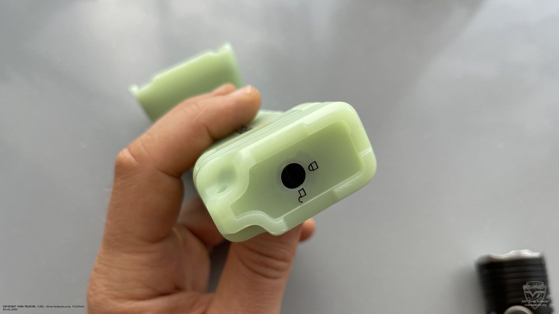 Замок установки элементов питания фонаря Peli 3410M. Peli 3410M Замок установки элементов питания фонаря Peli 3410M