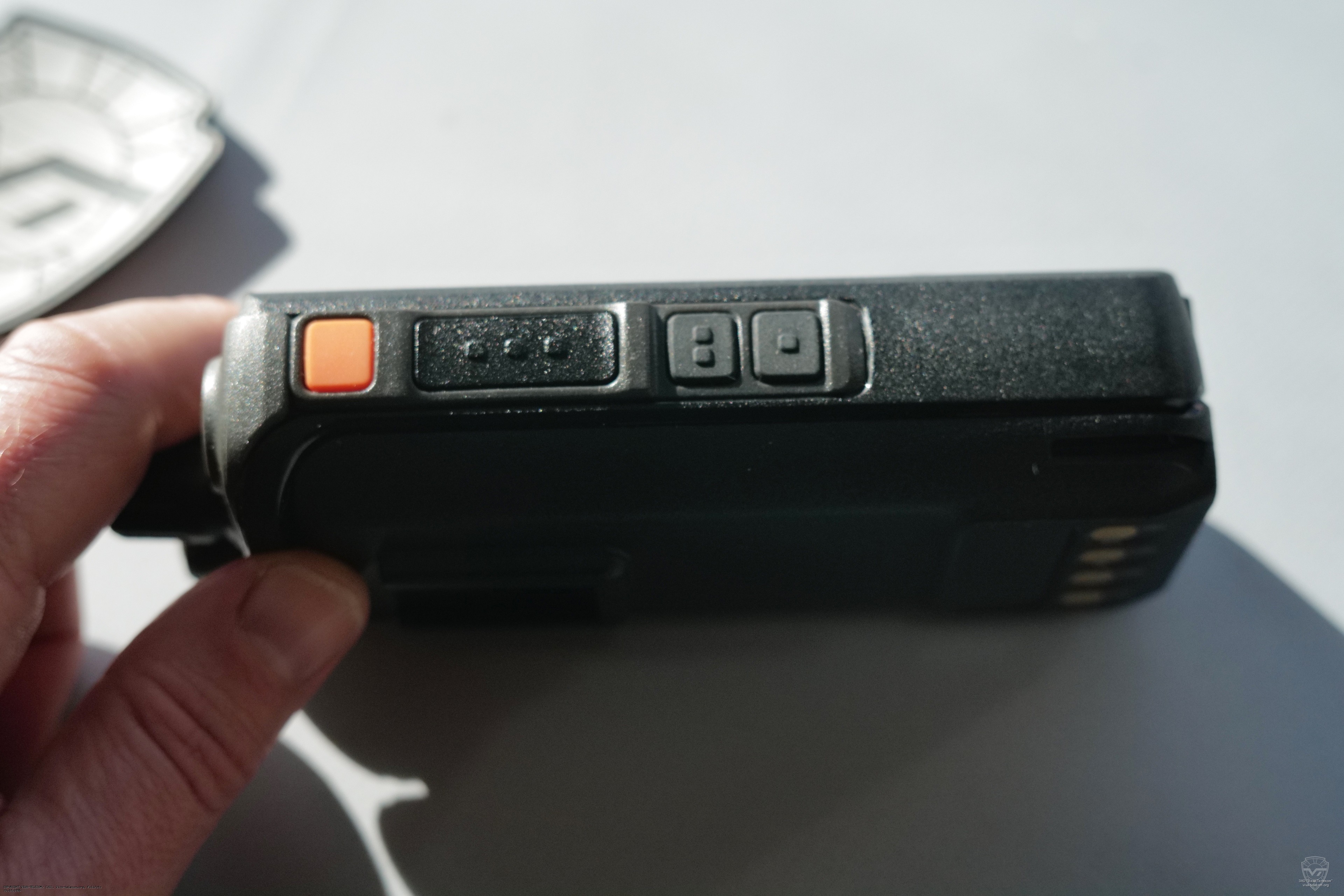 Вид радиостанции Quesum MX-800UV слева. Quesum MX-800UV Вид радиостанции Quesum MX-800UV слева