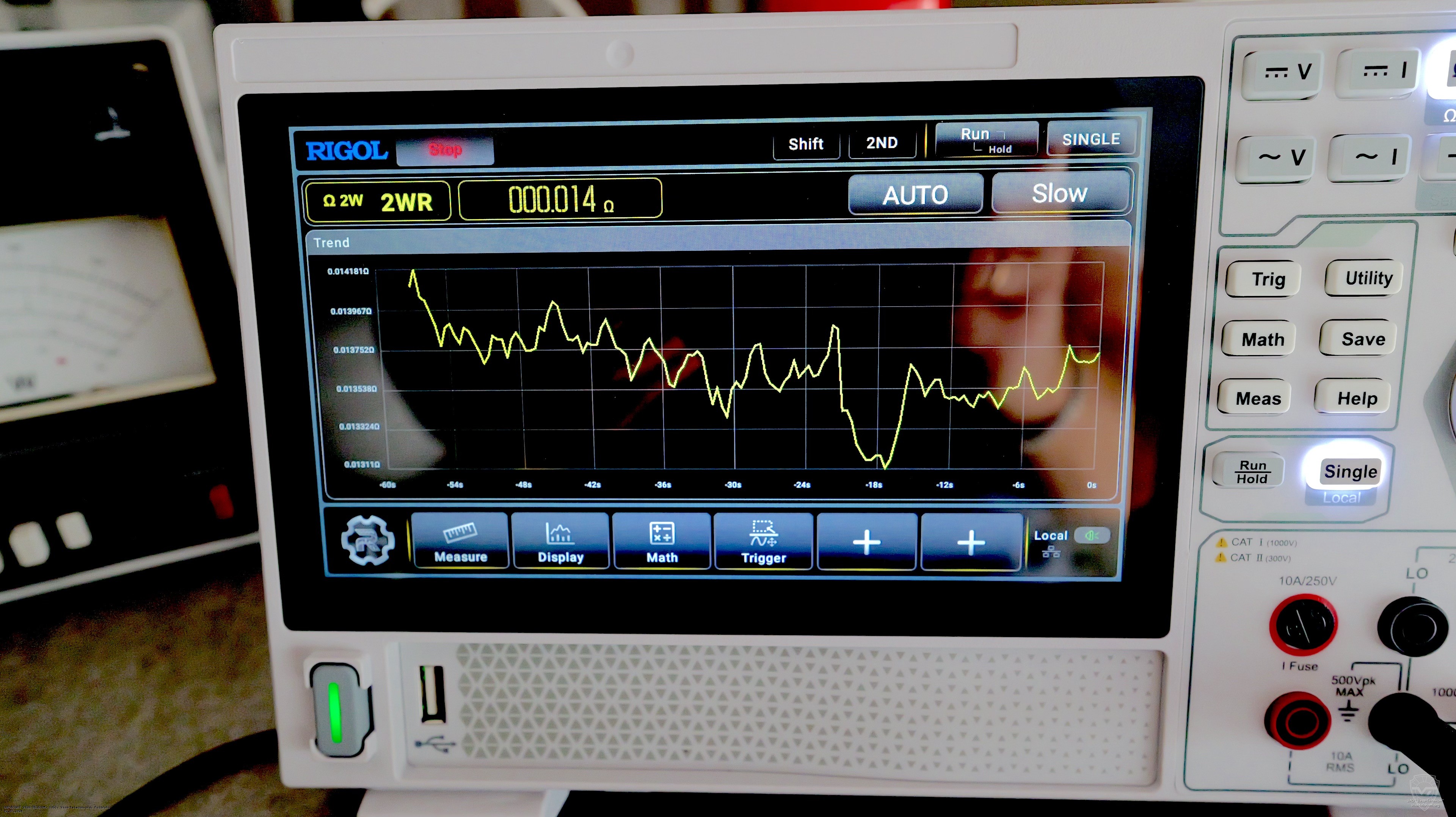 ���������� ������� ��������� ������������ RIGOL DM858