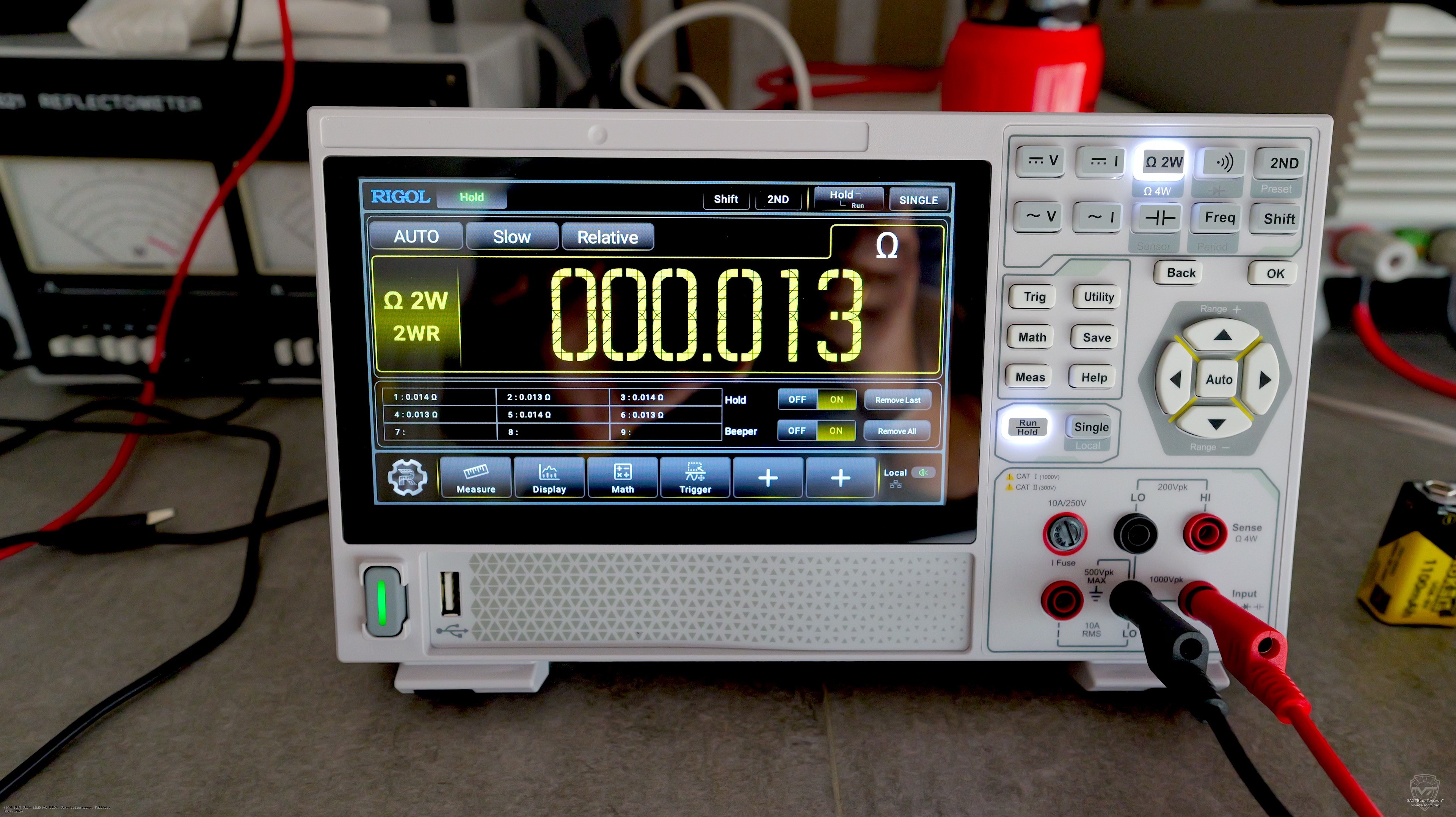 ���� ��������� ������������ RIGOL DM858