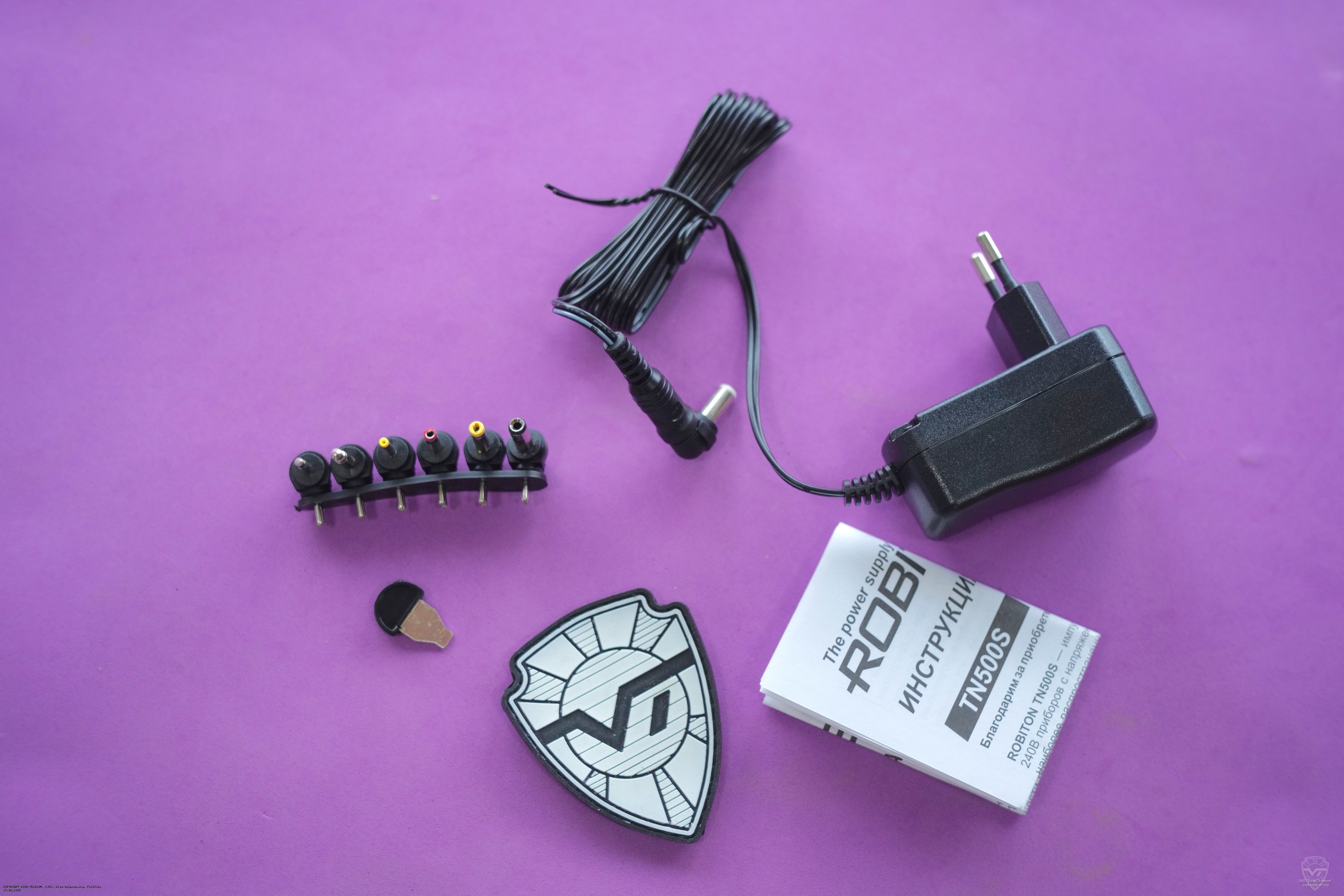 Комплектация адаптера питания Robiton TN-500S. Robiton TN-500S Комплектация адаптера питания Robiton TN-500S