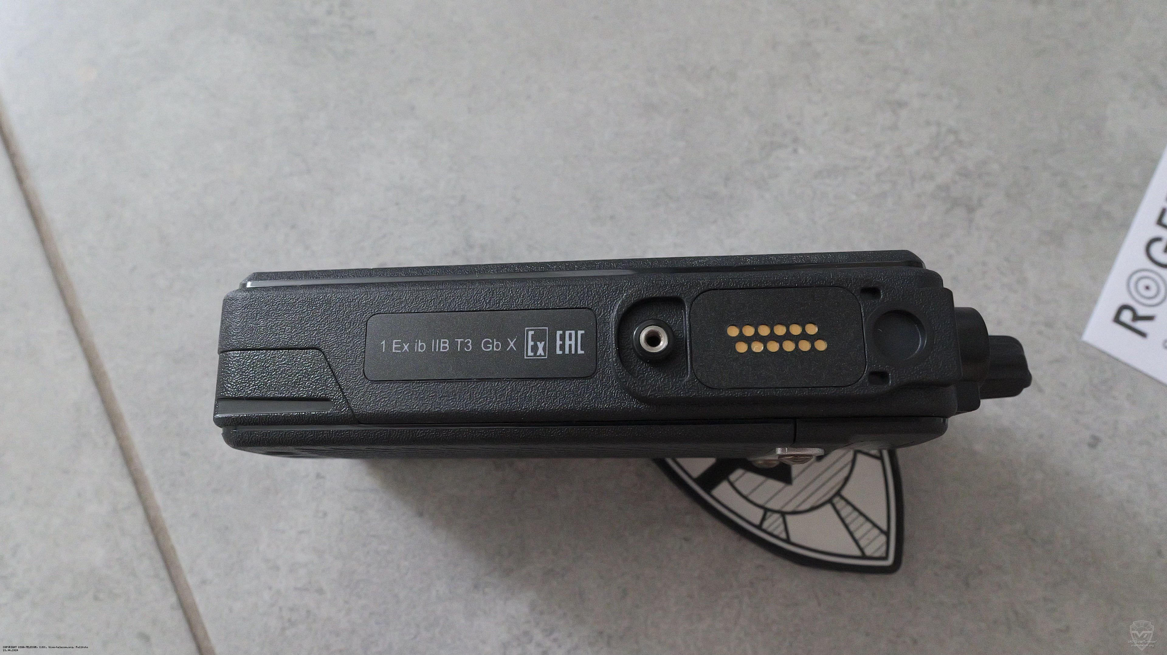 Вид радиостанции Roger KP-79 IS справа. Roger KP-79 Вид радиостанции Roger KP-79 IS справа