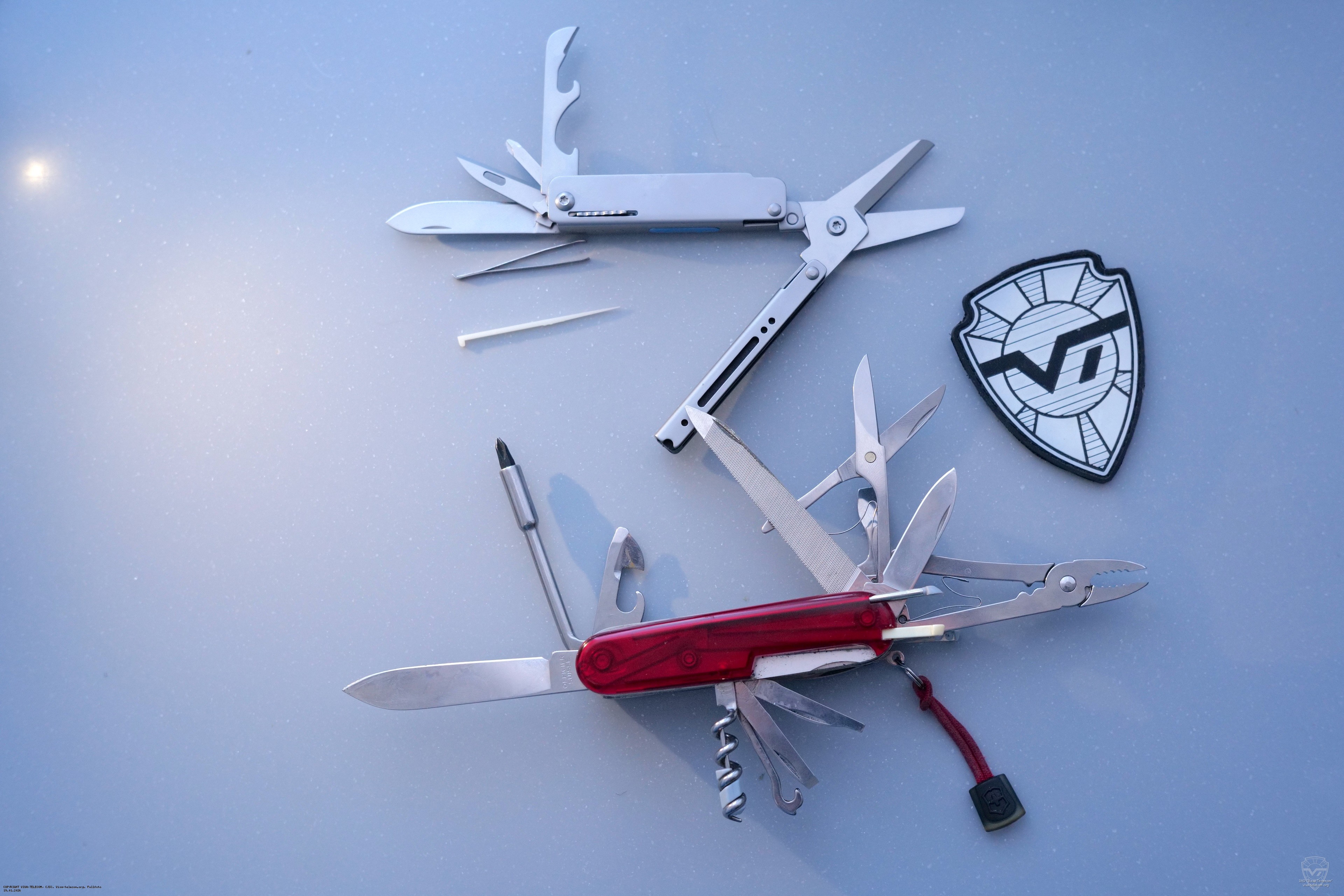 ��������� Roxon Mini-M3 � Victorinox Cyber Tool